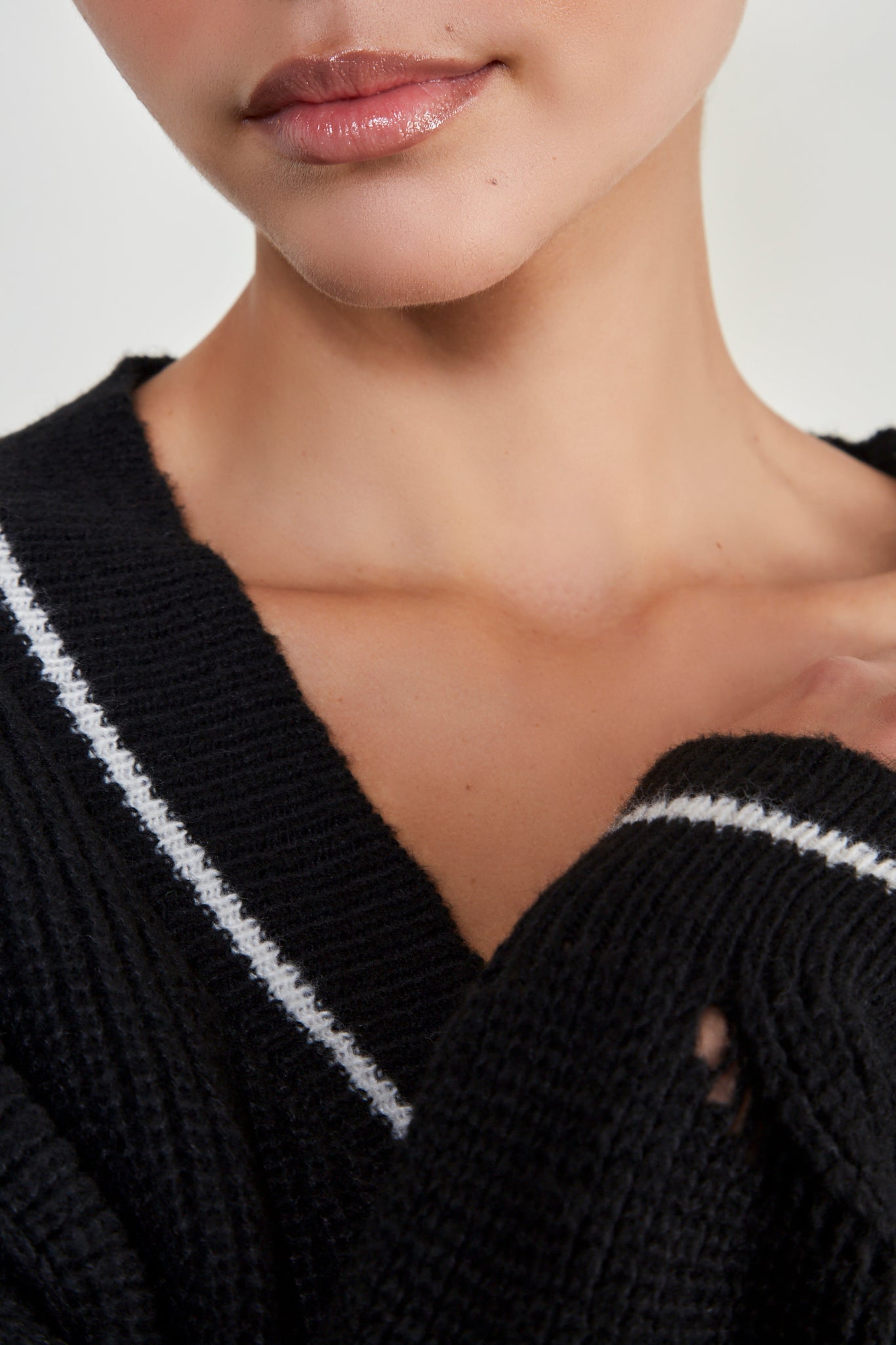 Black and white trim textured cardigan_4