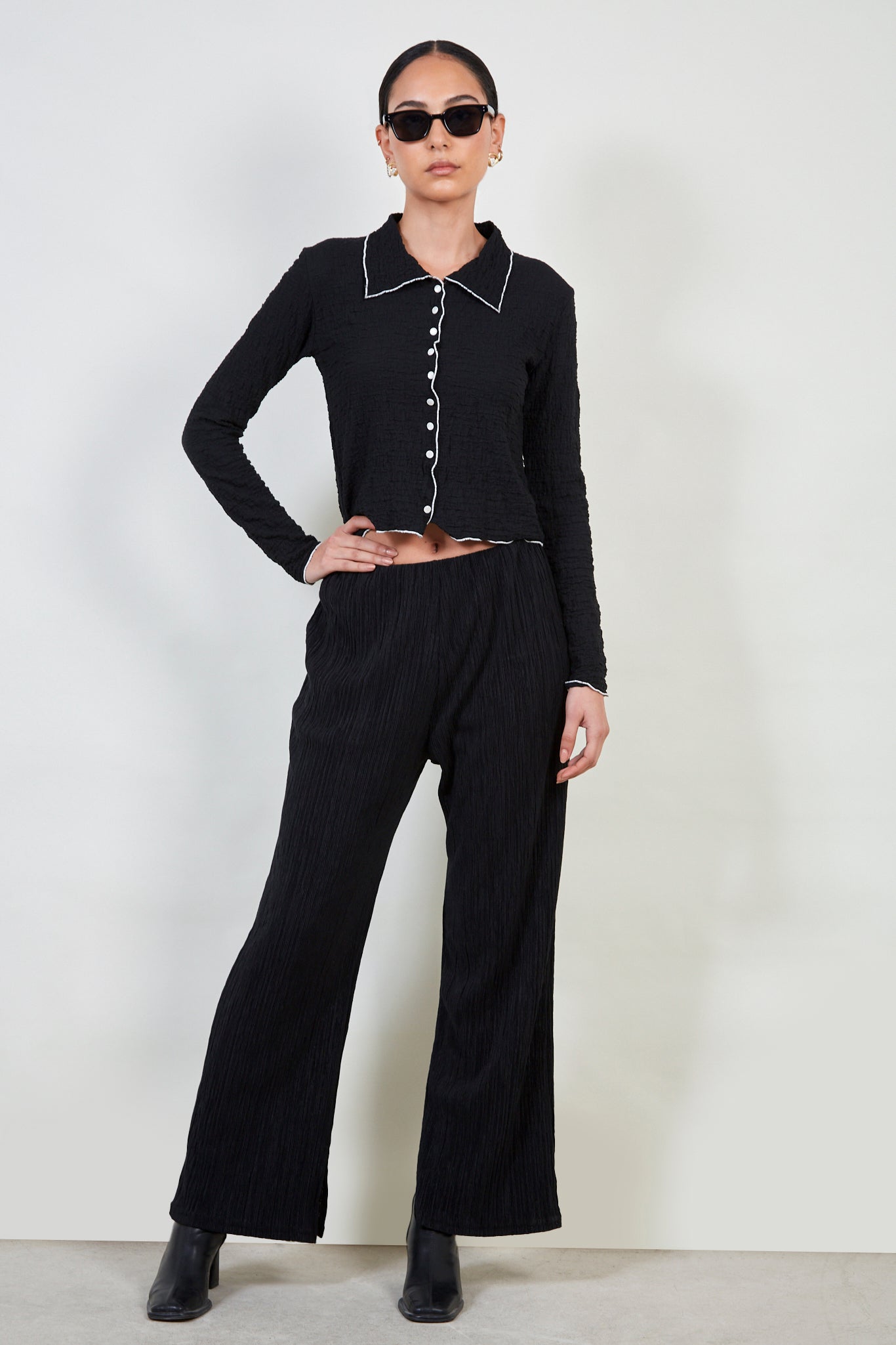 Black and white trim button up top_2