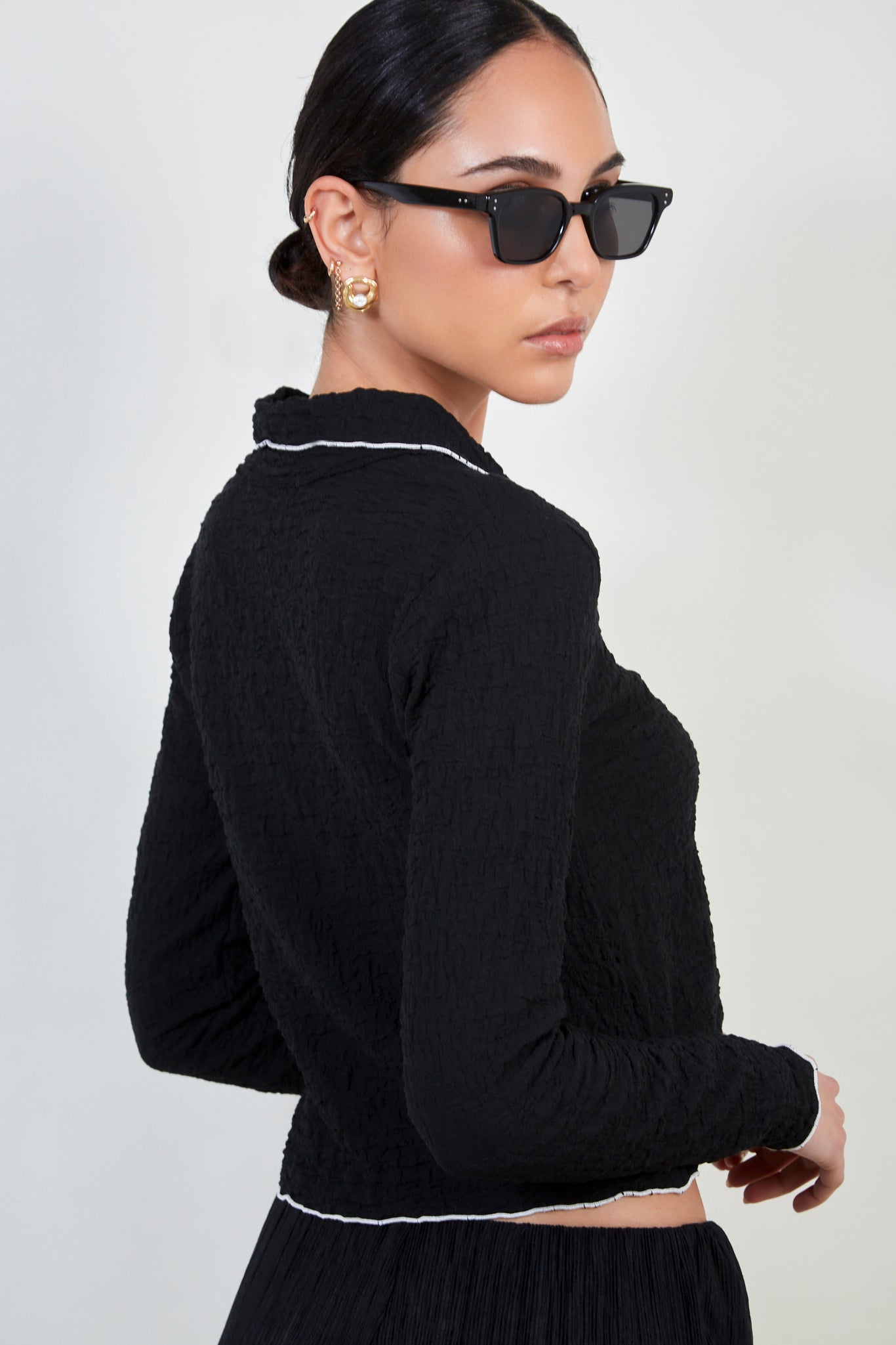 Black and white trim button up top_4