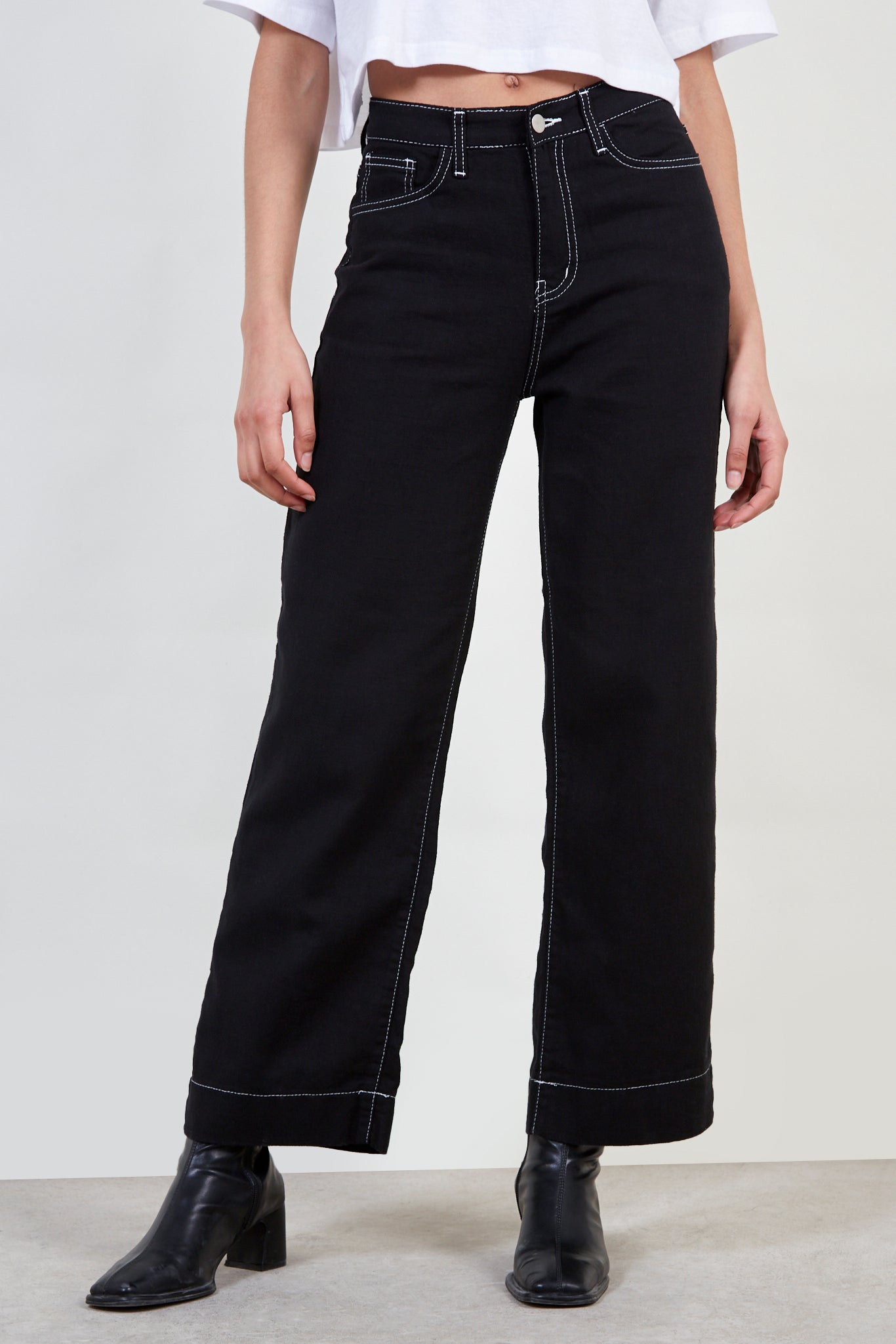 Black and white lightweight wide leg contrast stitch jeans_1