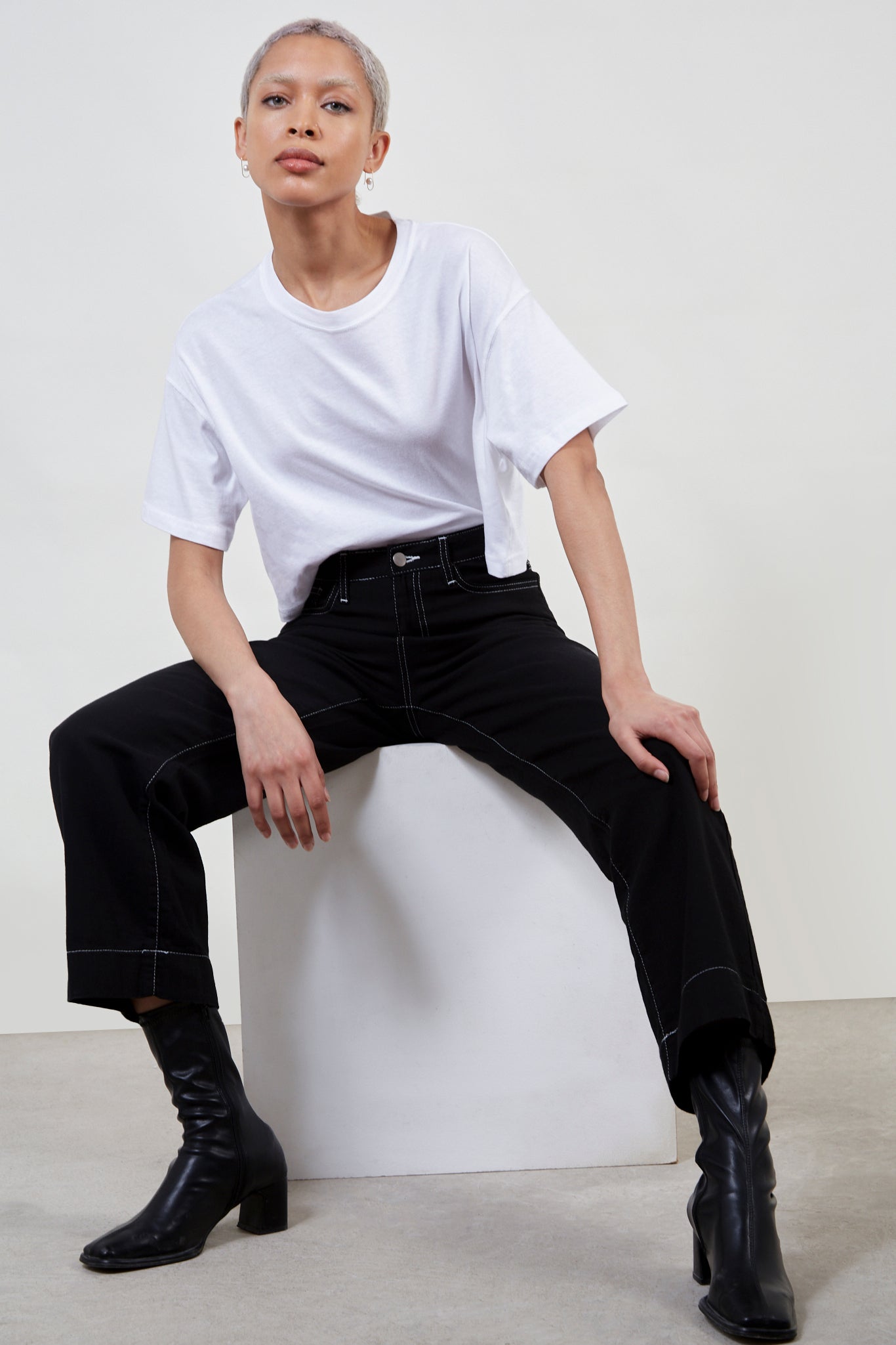 Black and white lightweight wide leg contrast stitch jeans_2