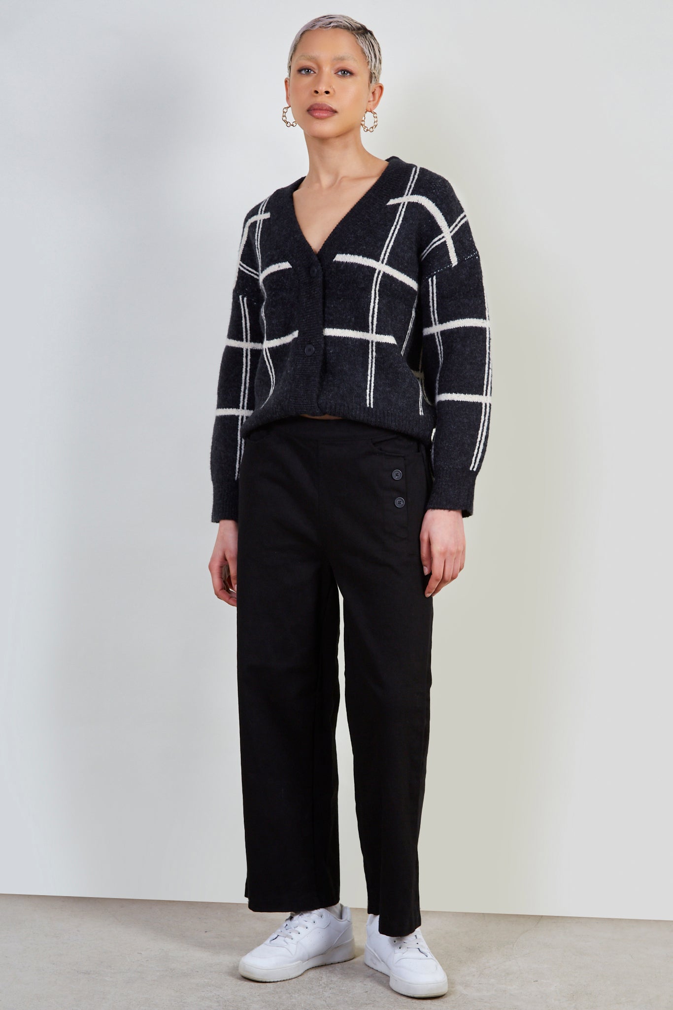 Black button detail wide leg trousers_2