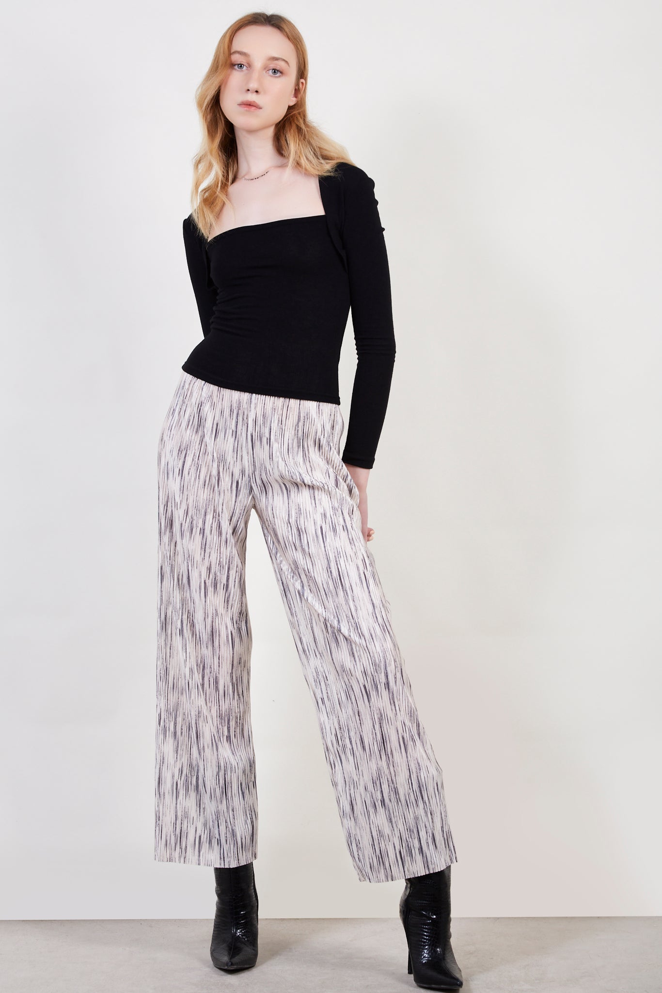 Black layered sleeved tube top_3