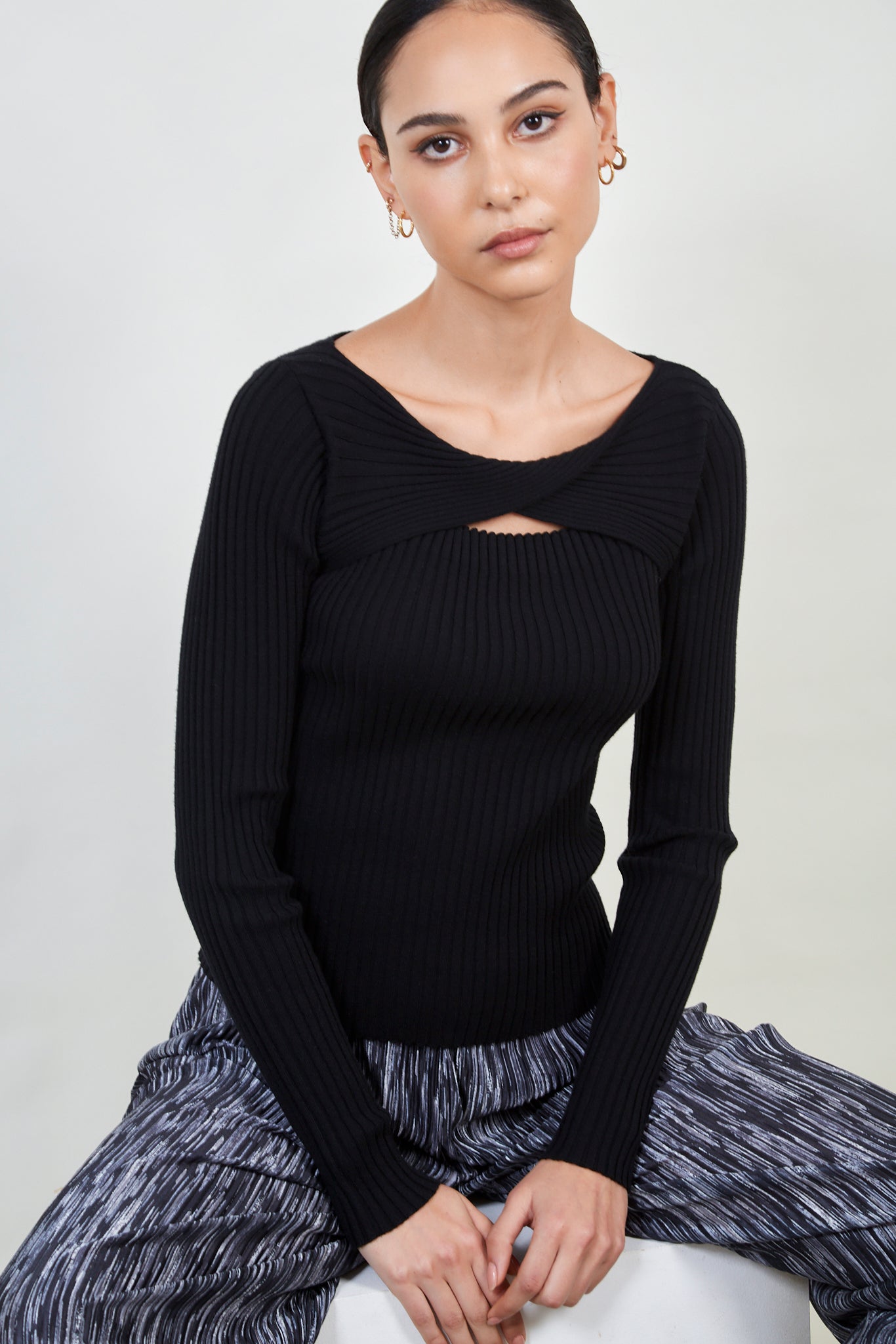 Black peek twist front knit top_5