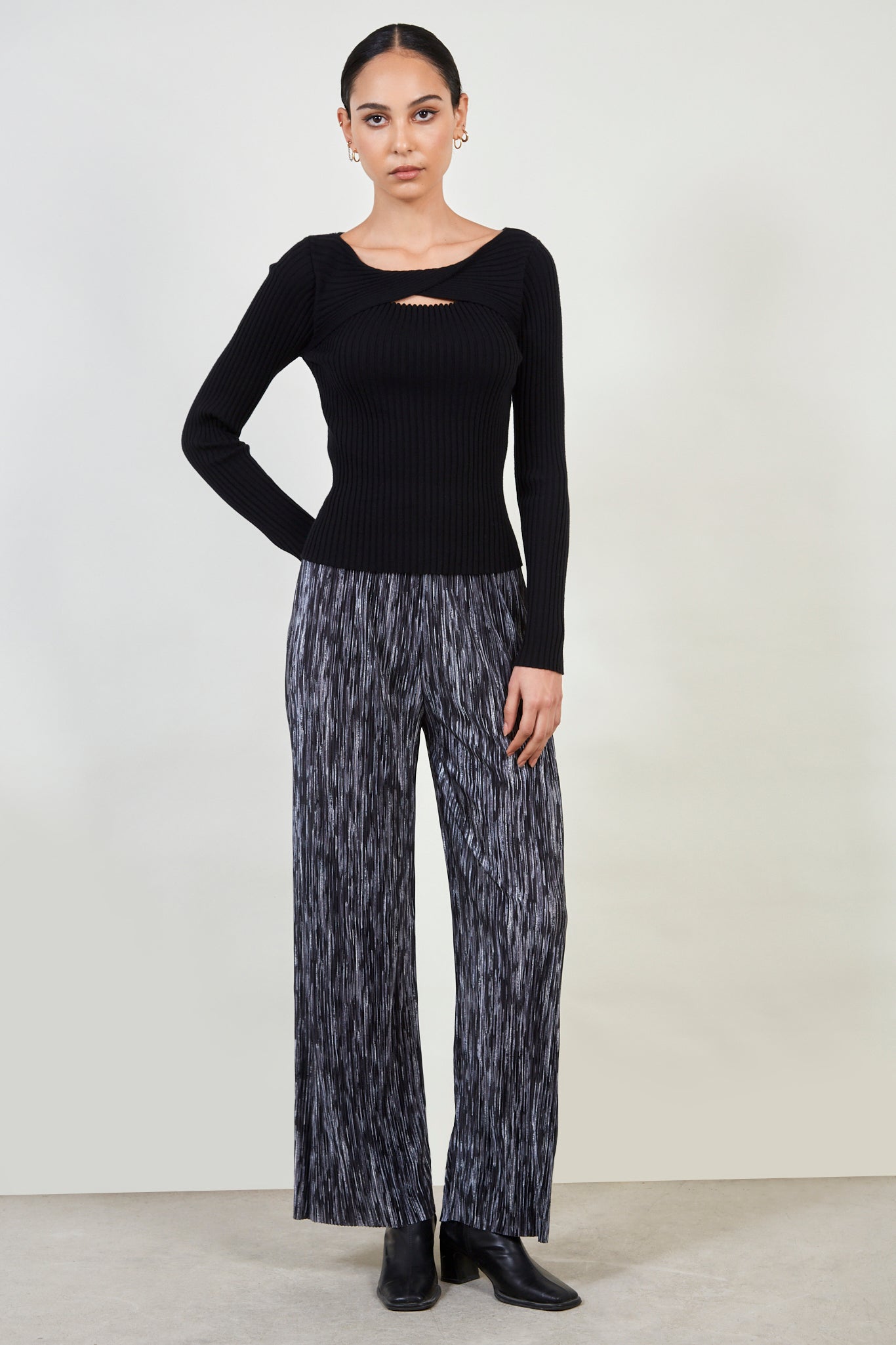 Black peek twist front knit top_3