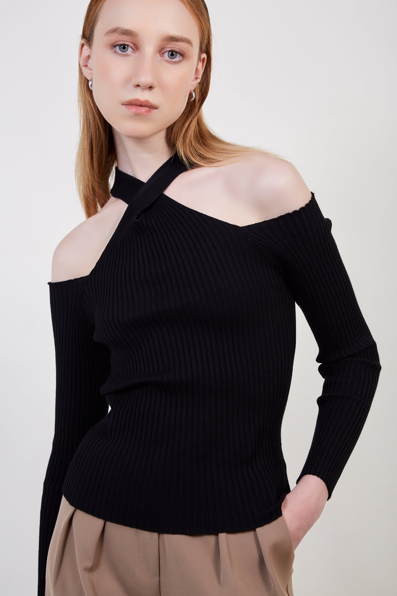 Black ribbed halter neck knit top_3