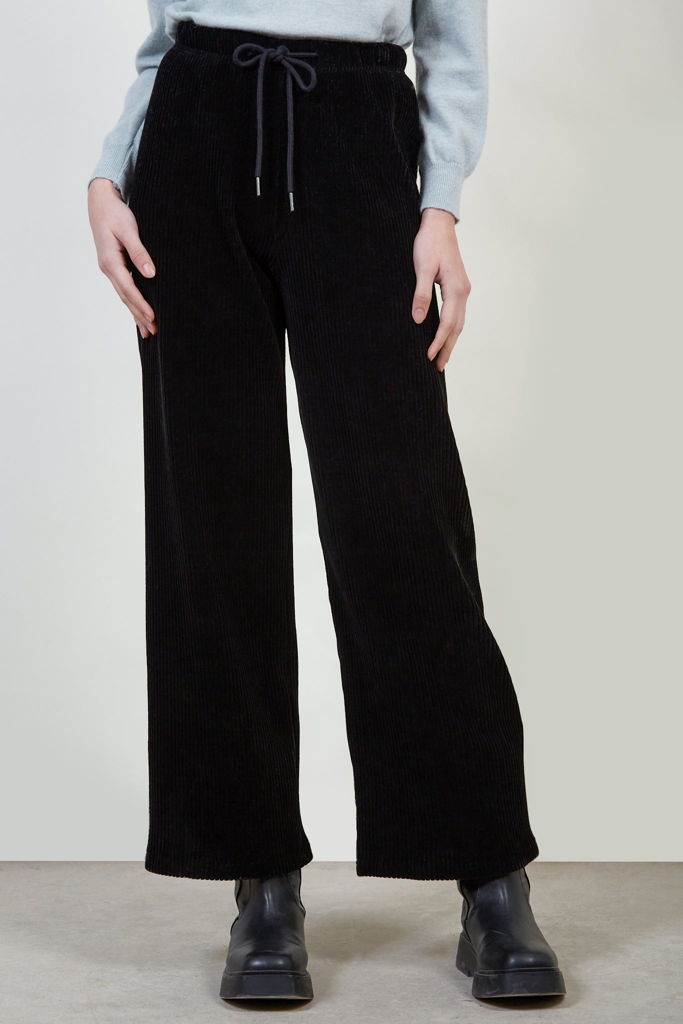Black ribbed velvet trousers_1