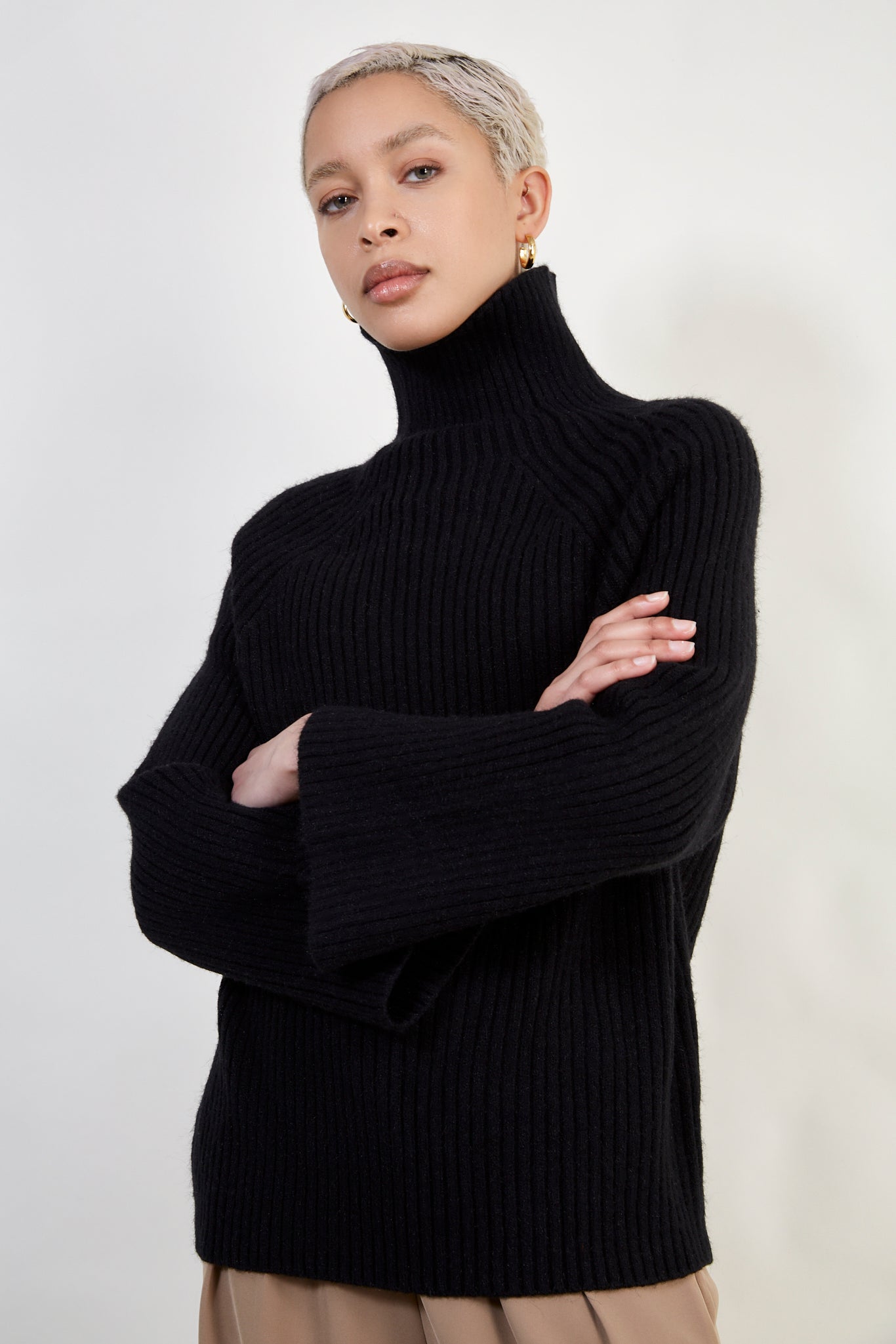 Black shaped thick rib turtleneck jumper_1
