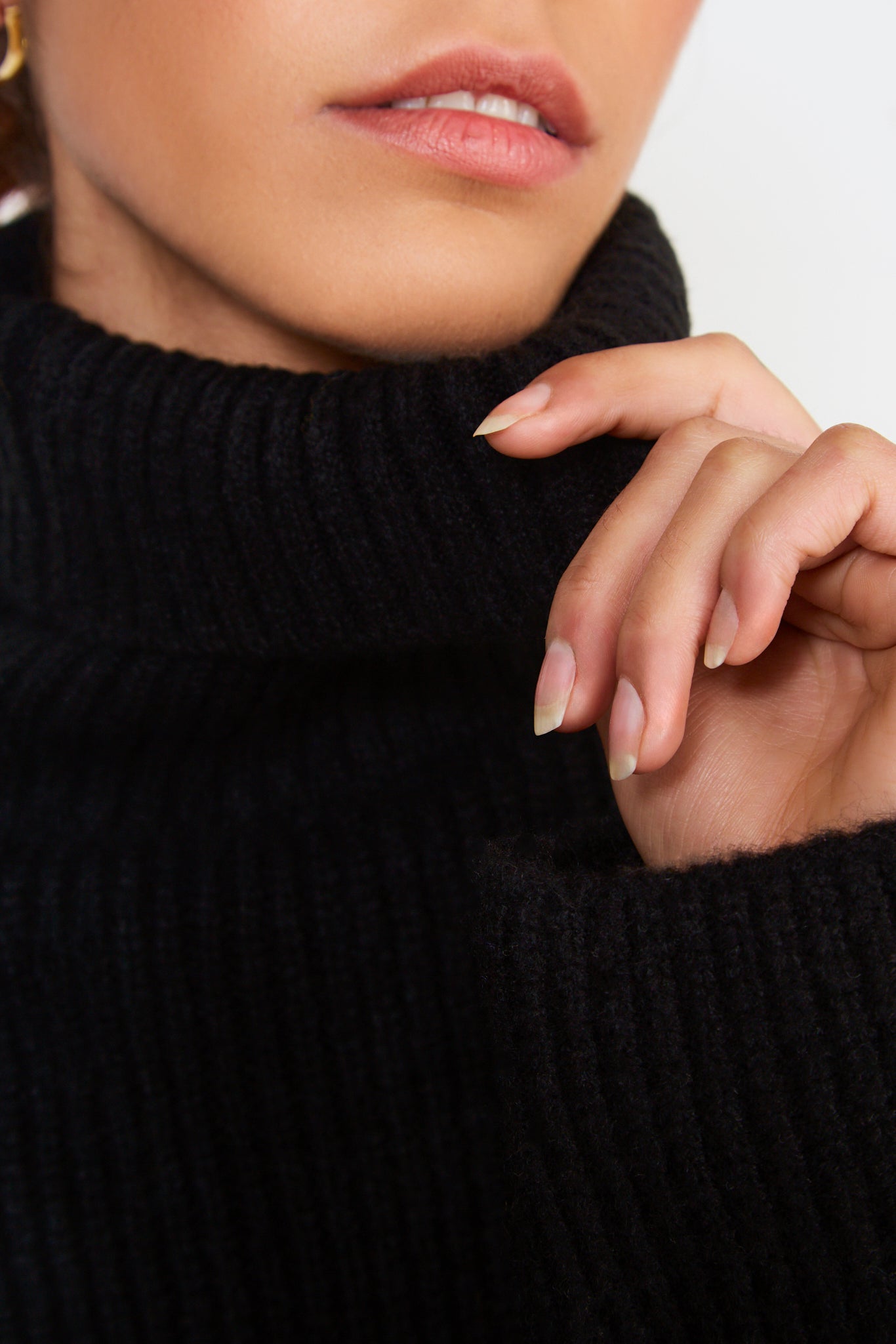 Black short ribbed turtleneck jumper_2