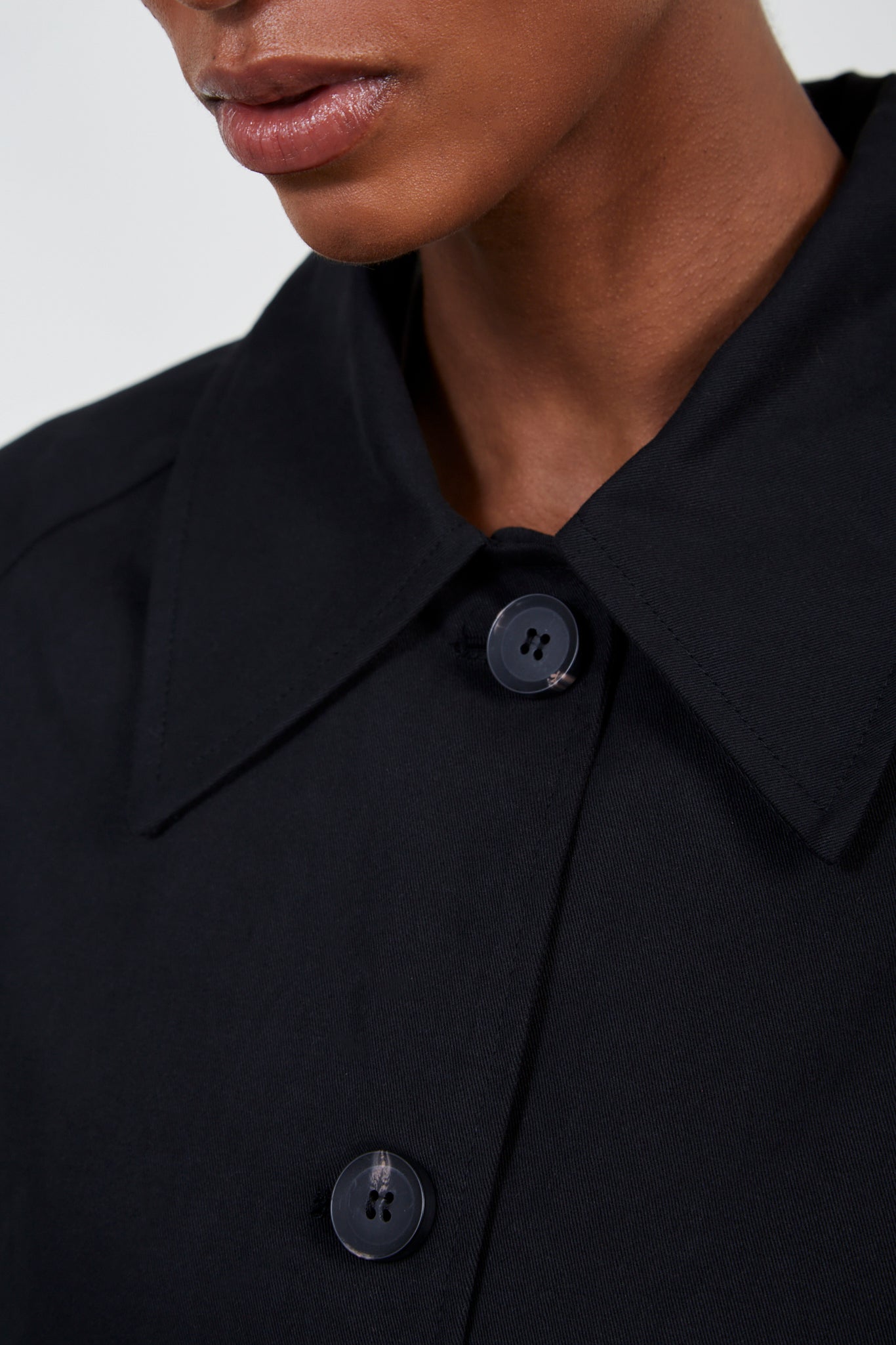 Black single breasted buckle detail trench coat_7