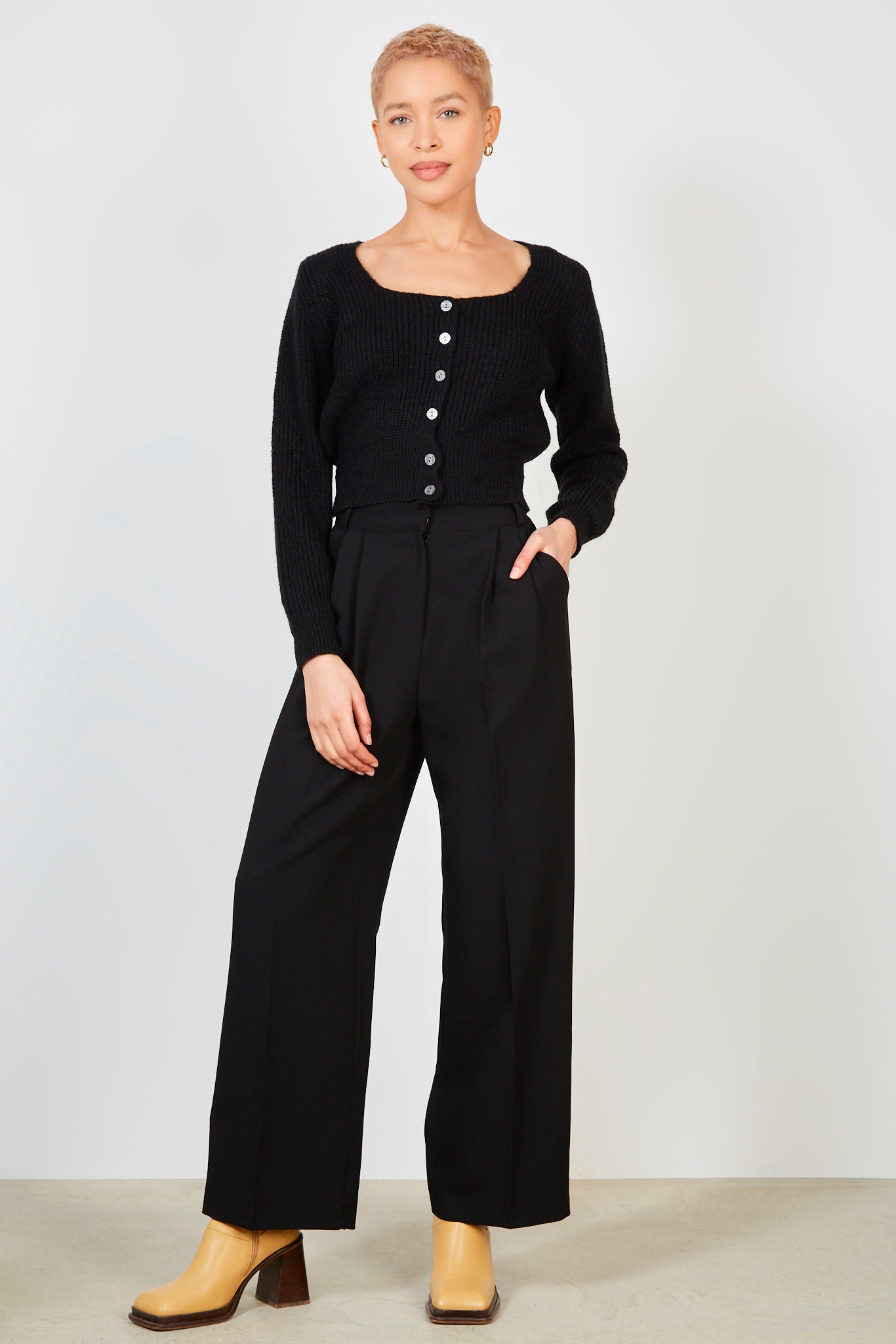 Black sweetheart neck cardigan_3