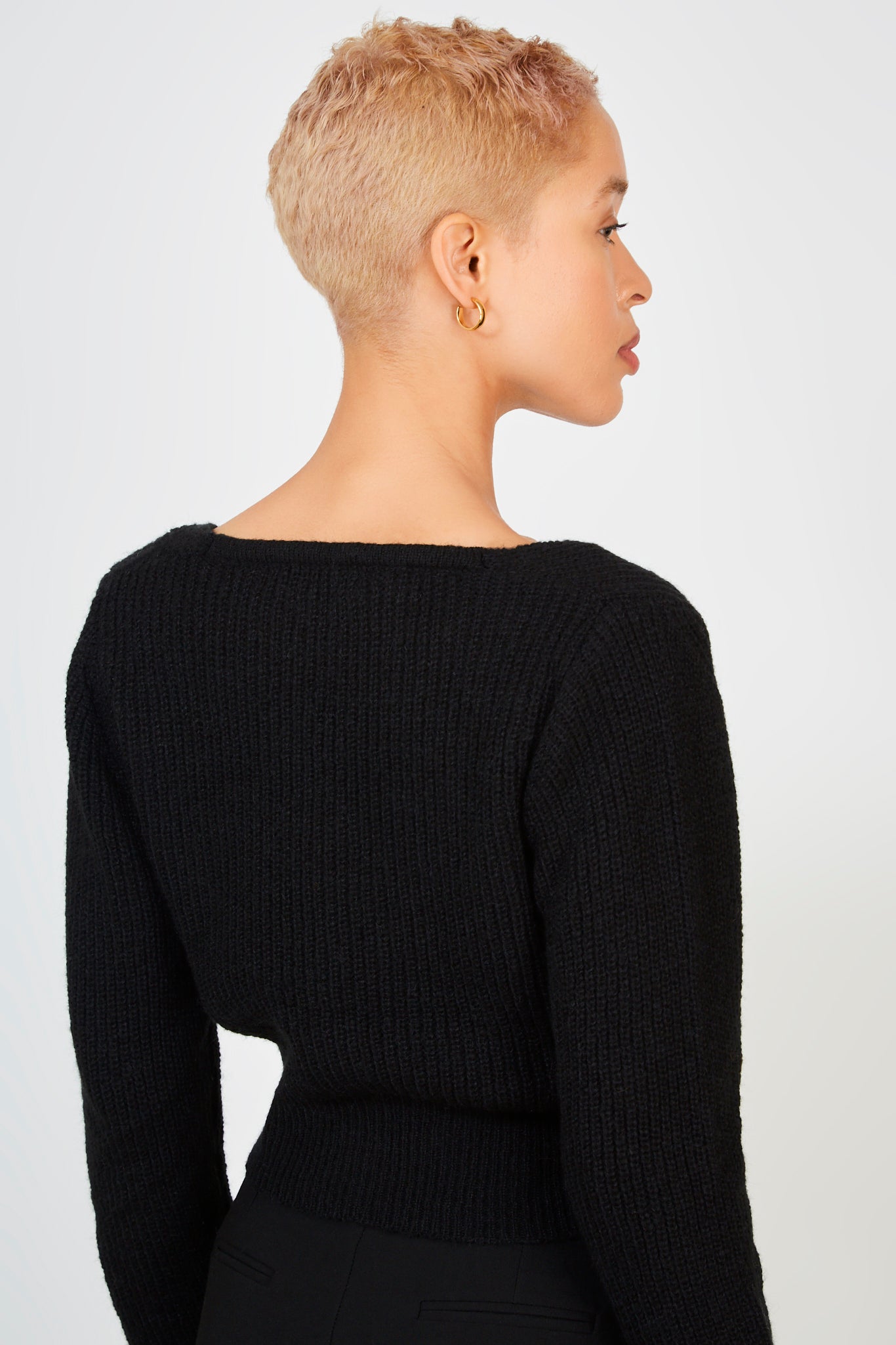 Black sweetheart neck cardigan_2