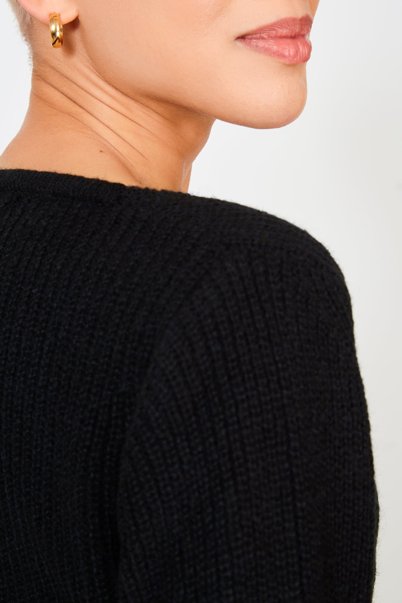 Black sweetheart neck cardigan_4