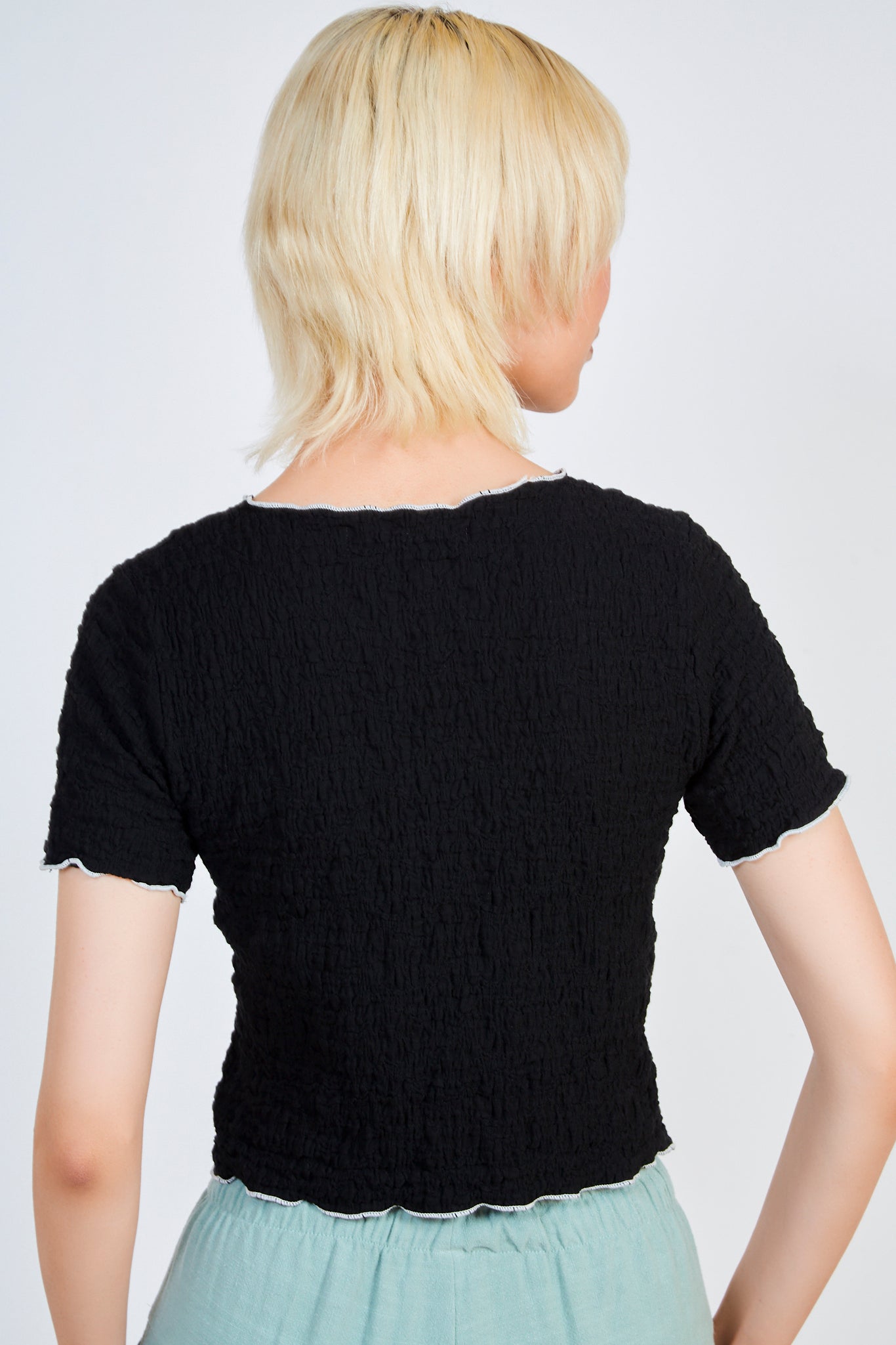 Black textured centre white trim tee_2