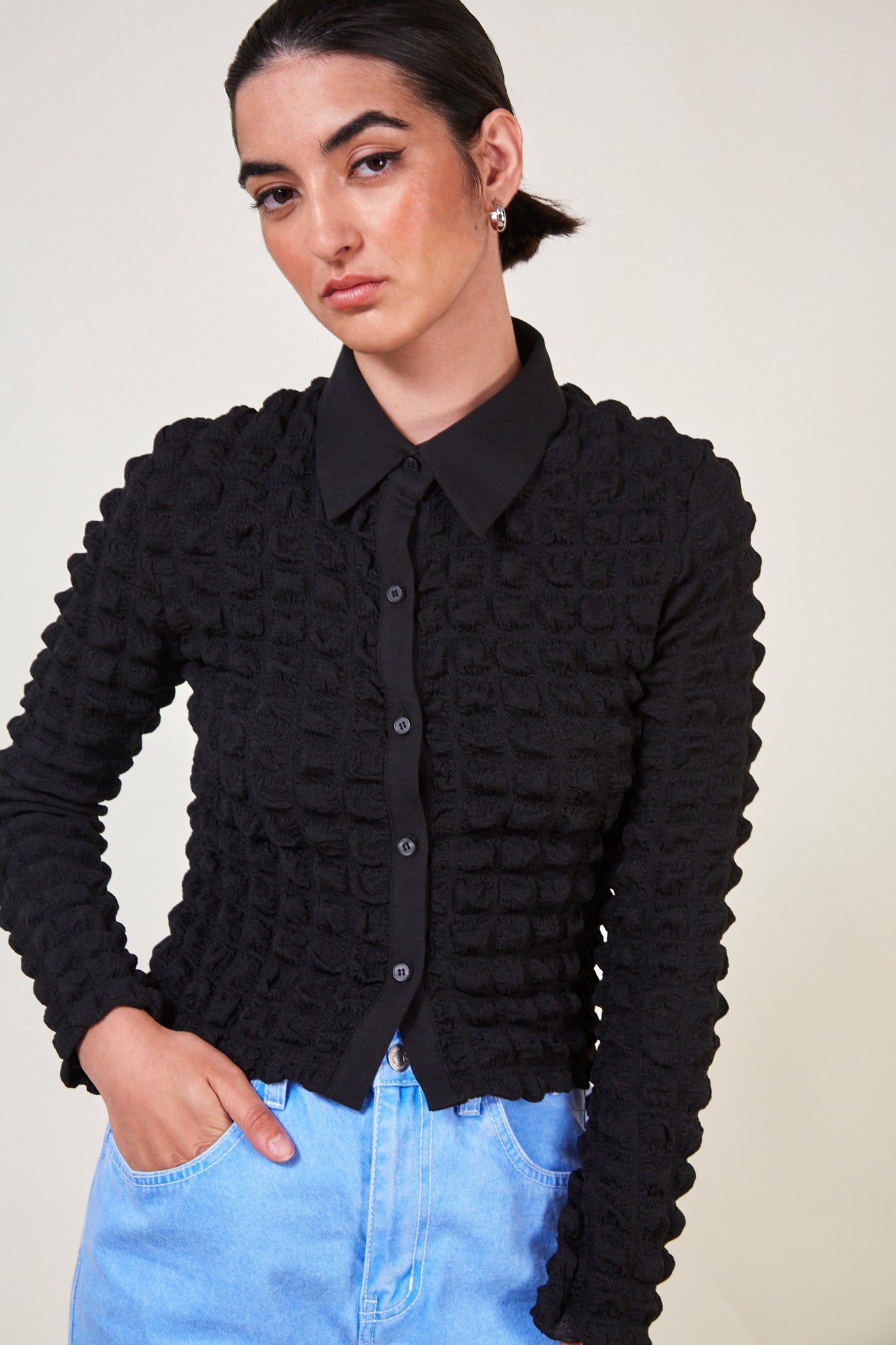 Black textured puff shirt_2