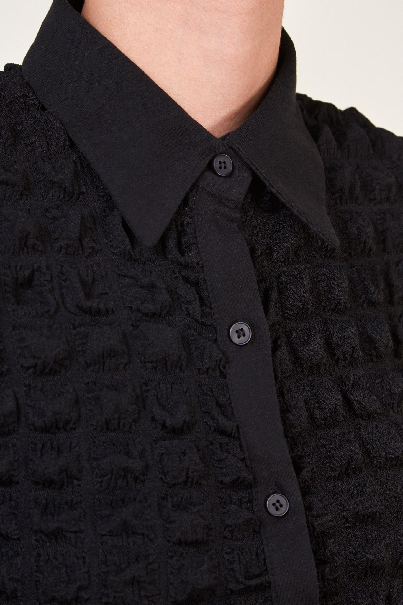Black textured puff shirt_3