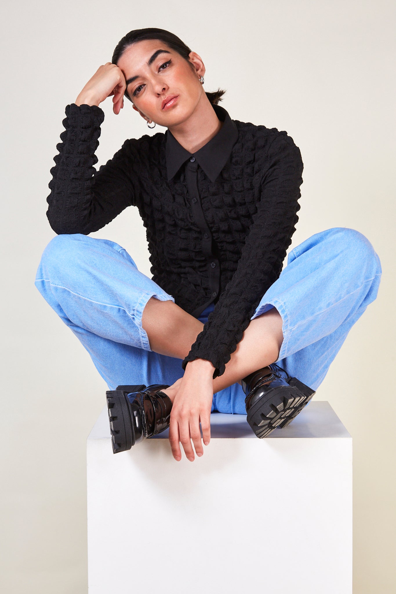 Black textured puff shirt_1