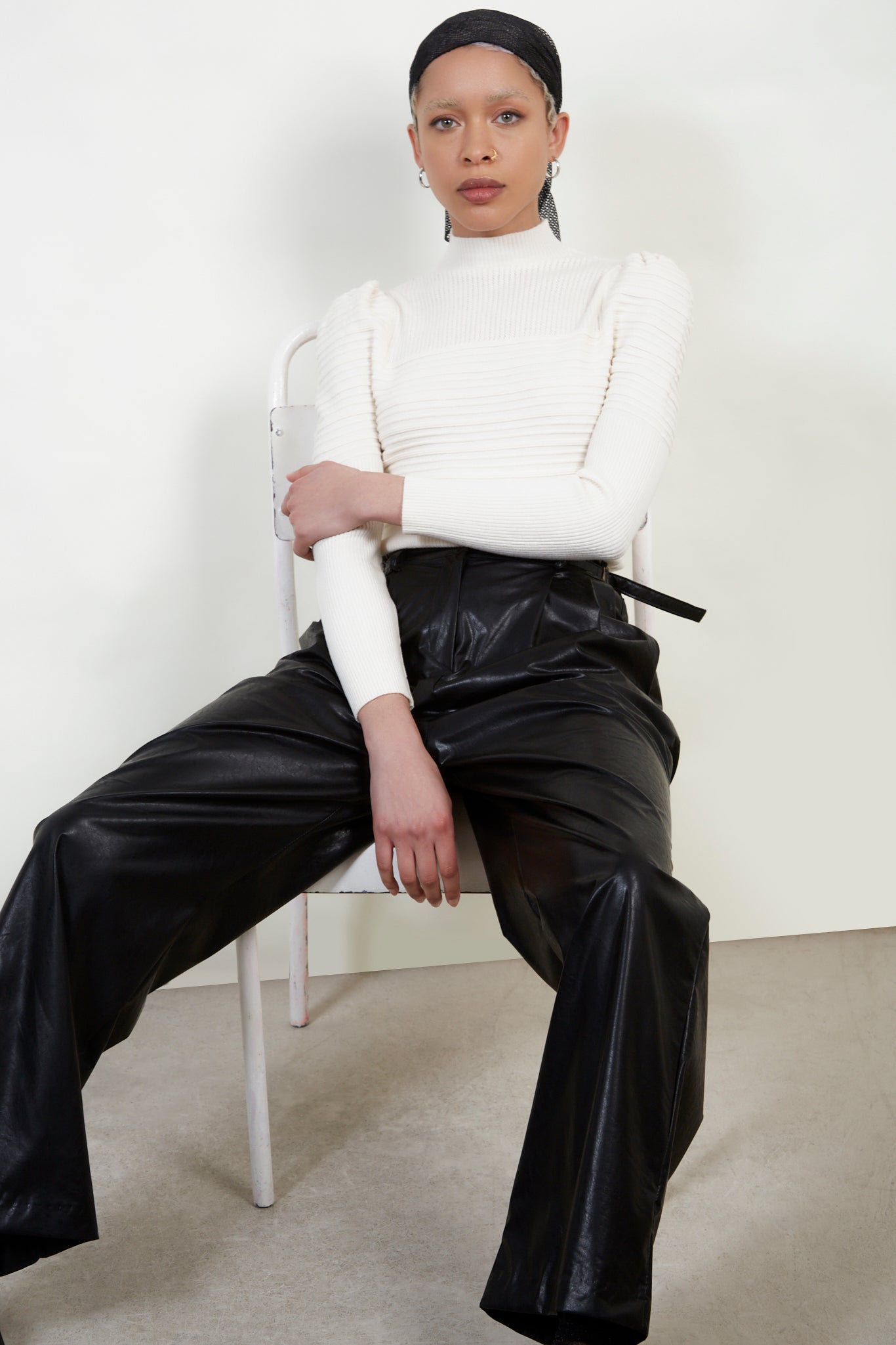 Black vegan leather adjustable waist trousers_5