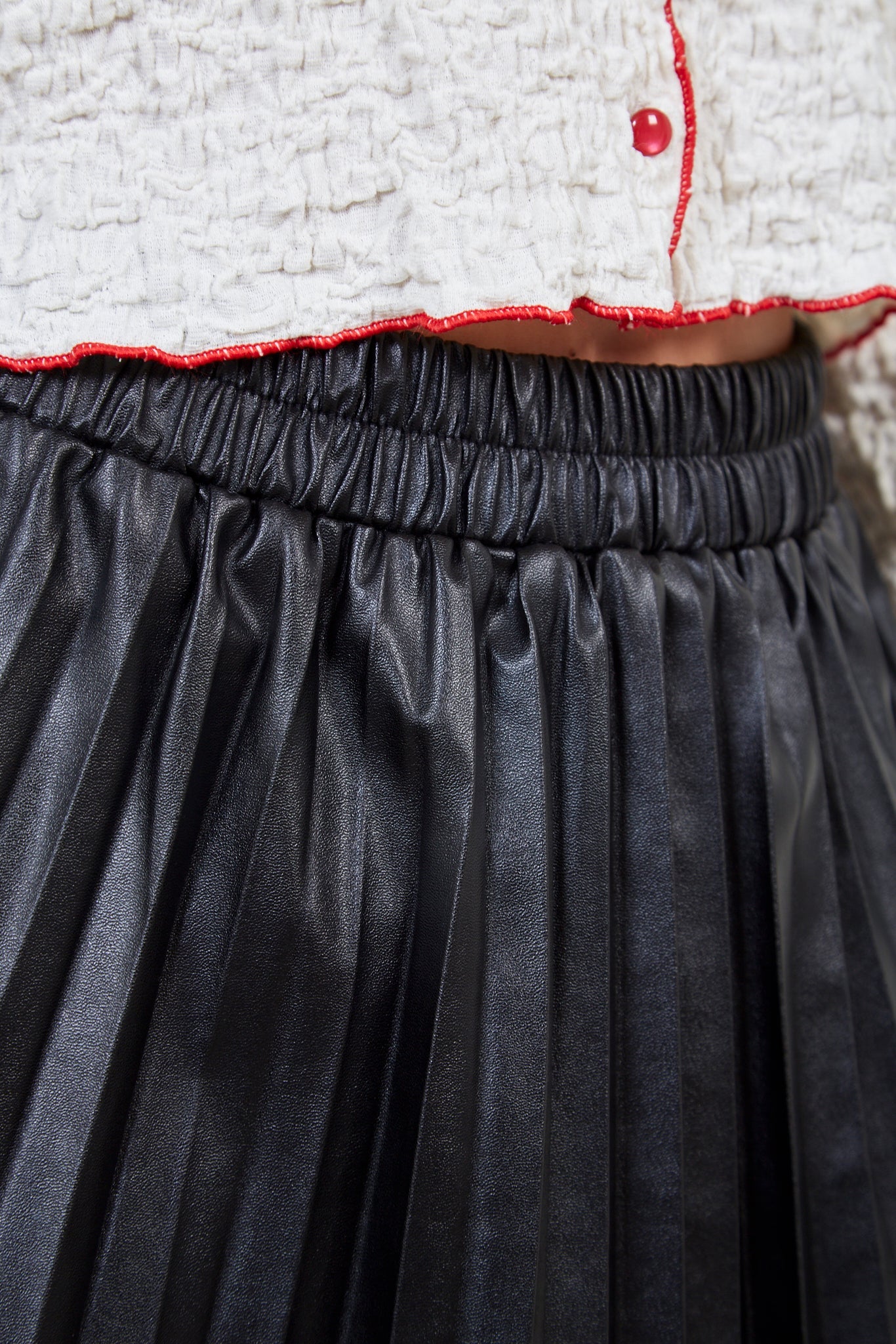 Black vegan leather pleated skirt_4