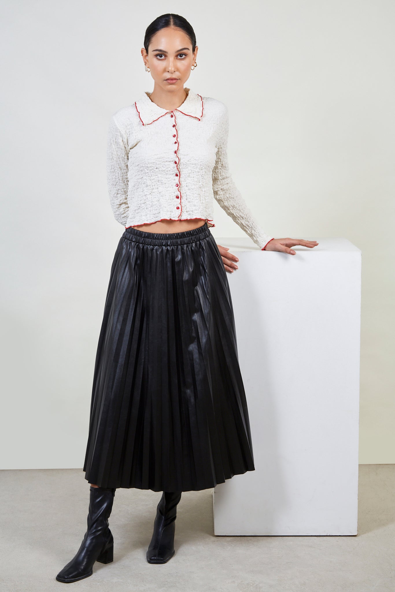 Black vegan leather pleated skirt_5