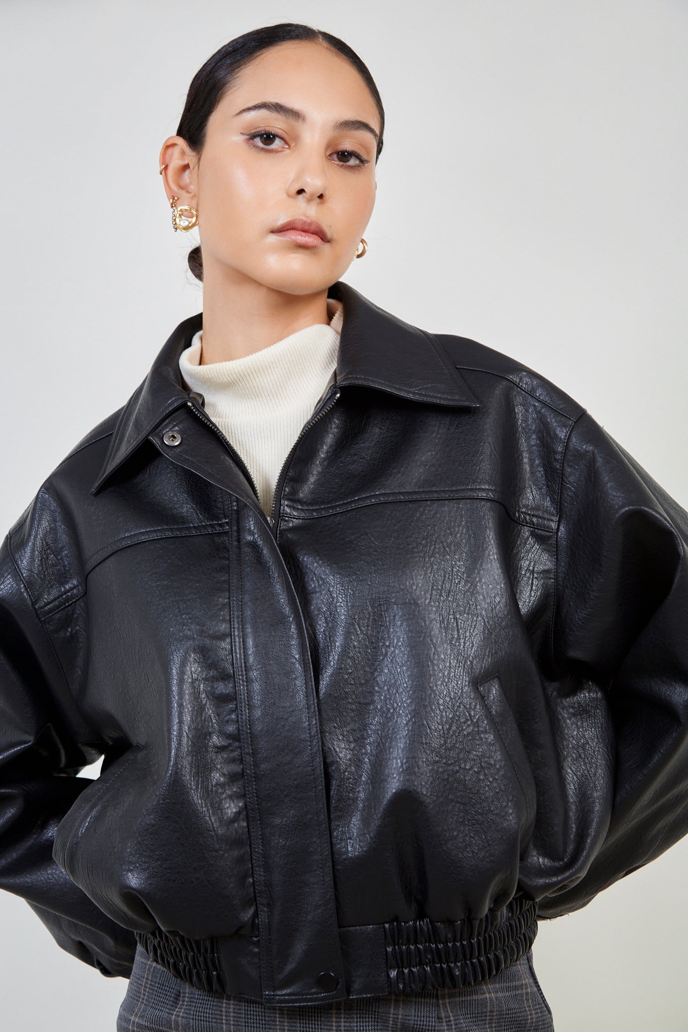 Black vegan leather short jacket_3