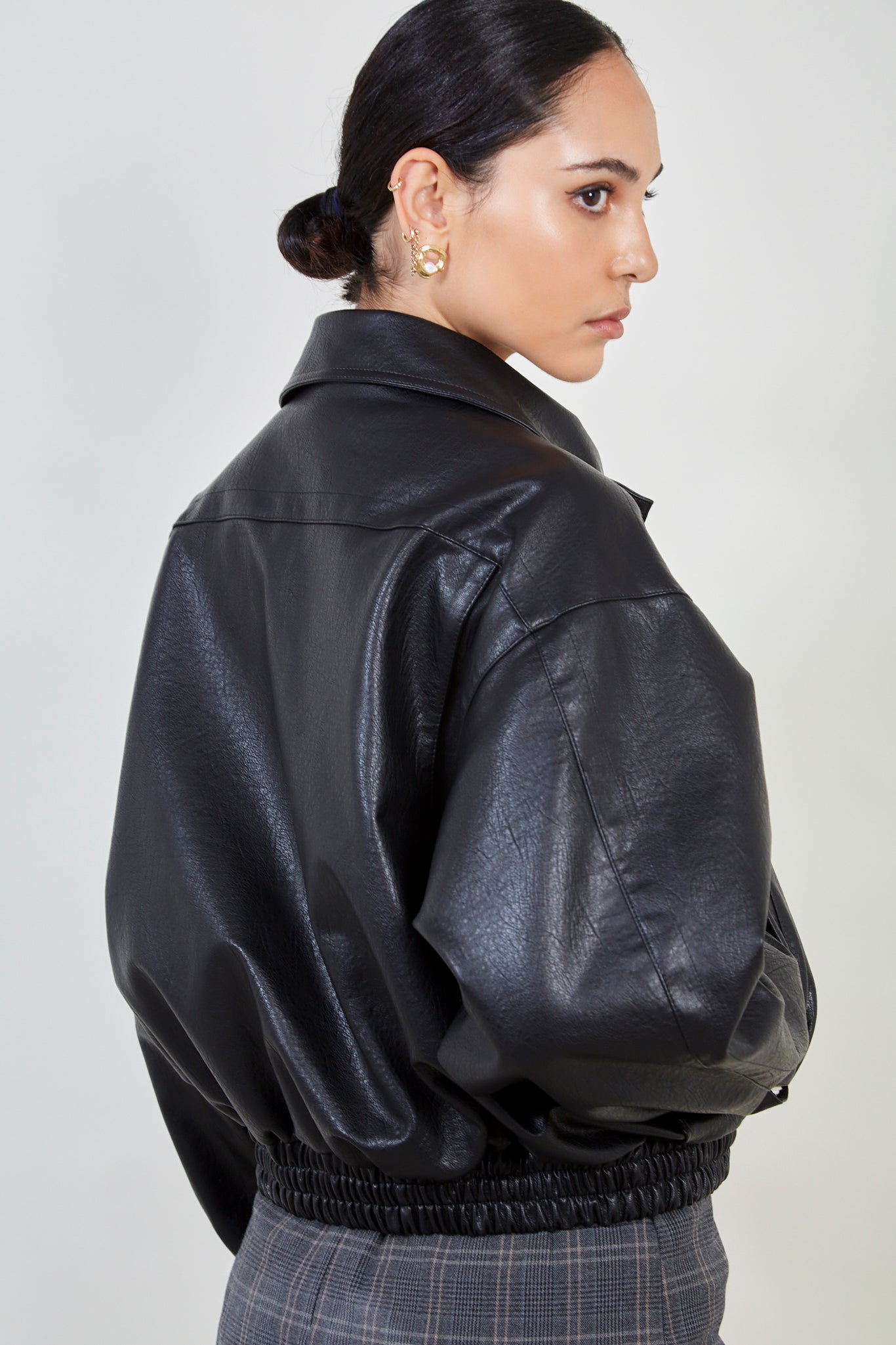 Black vegan leather short jacket_2