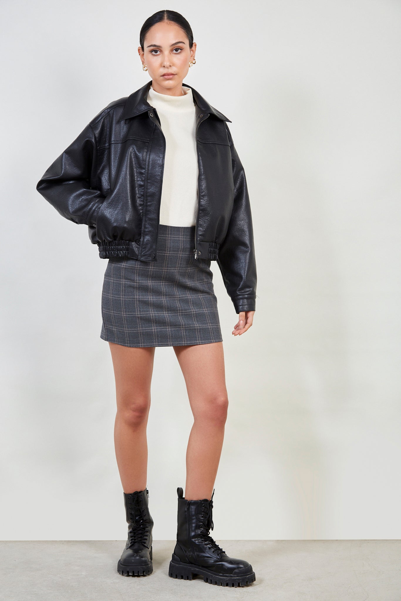 Black vegan leather short jacket_5