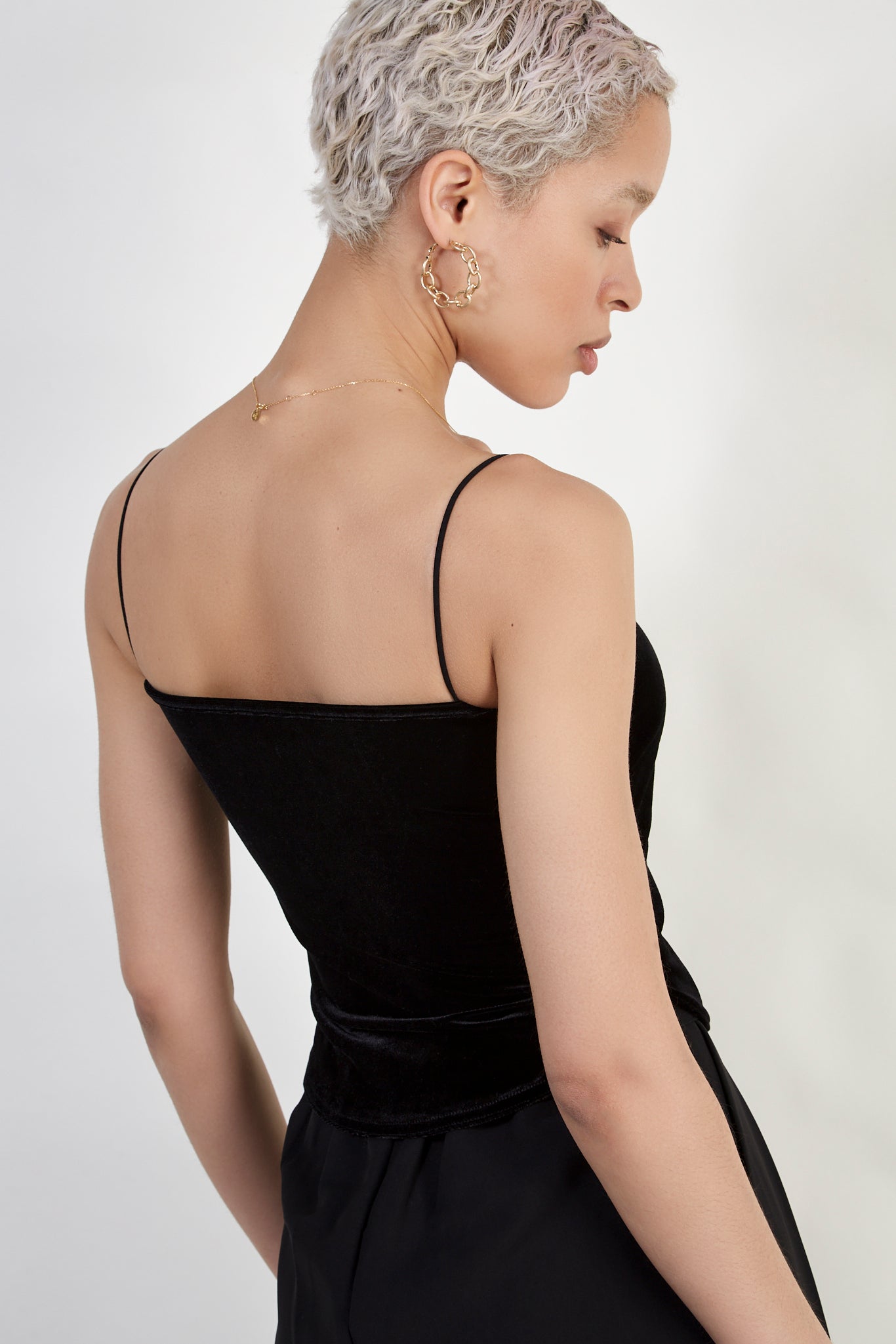 Black velvet thin strap tank top_3