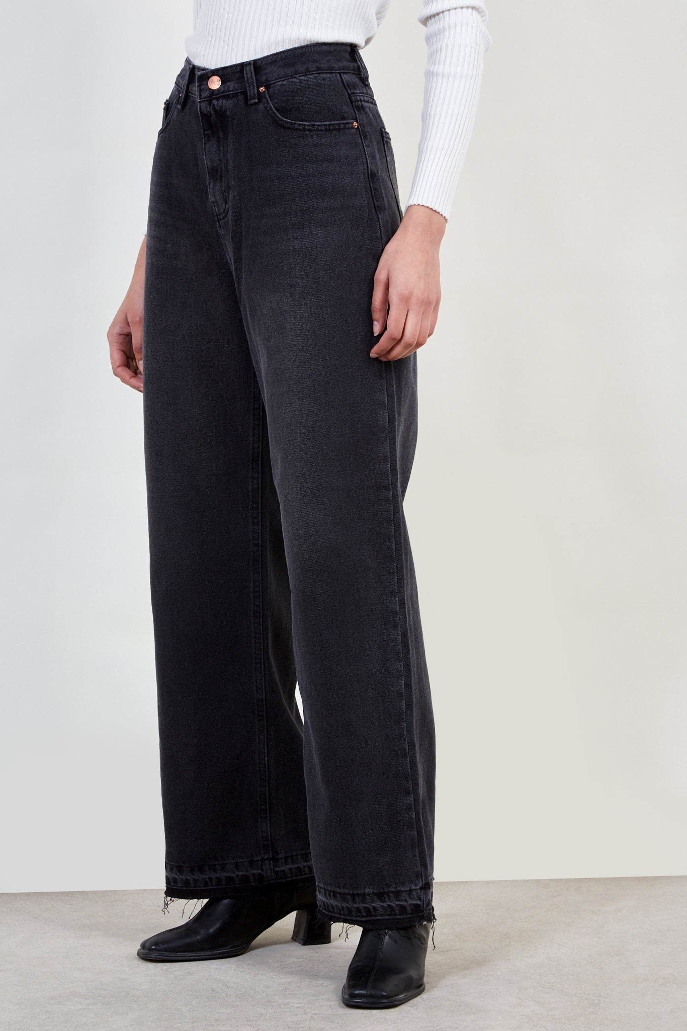Black washed wide leg jeans_1