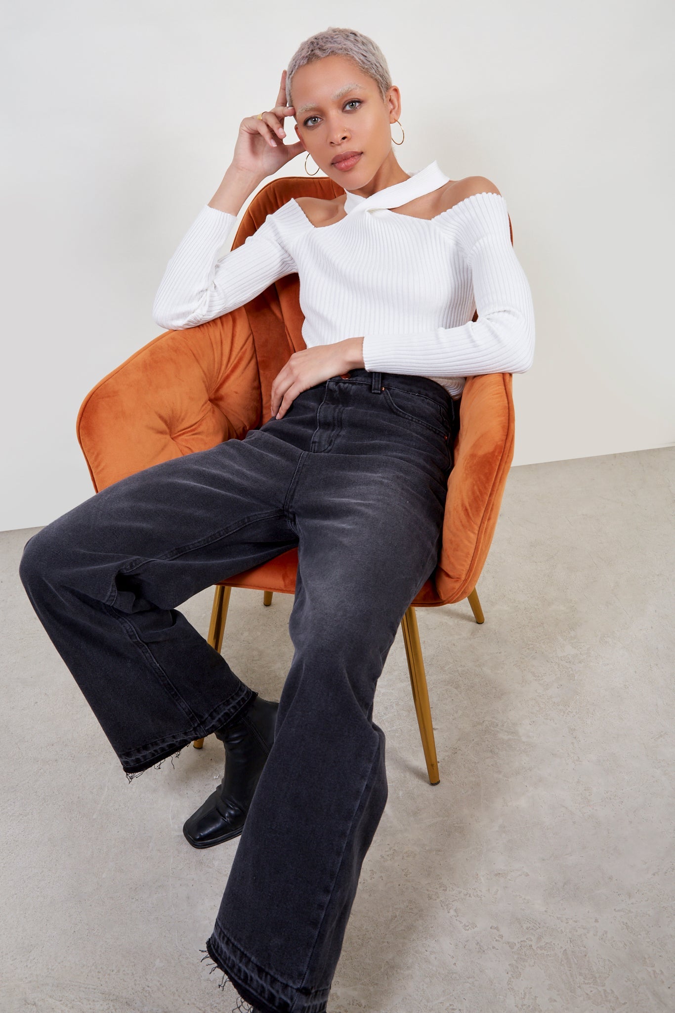 Black washed wide leg jeans_2