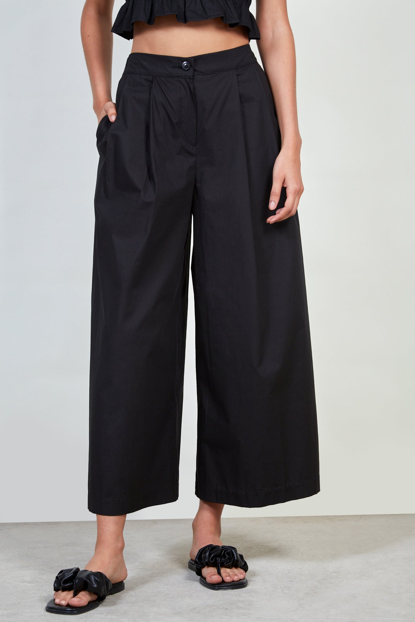 Black wide leg pleated trousers_1