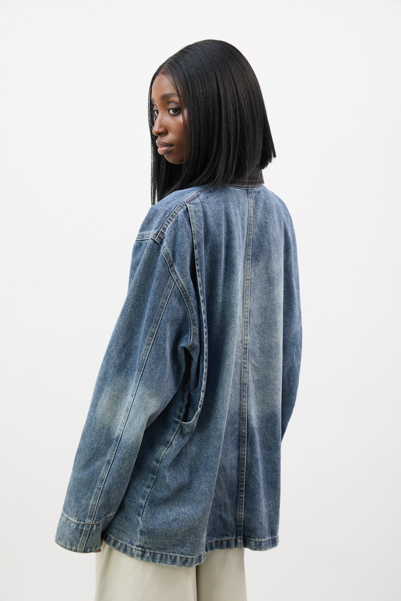 Blue and black contrast collar denim jacket_3