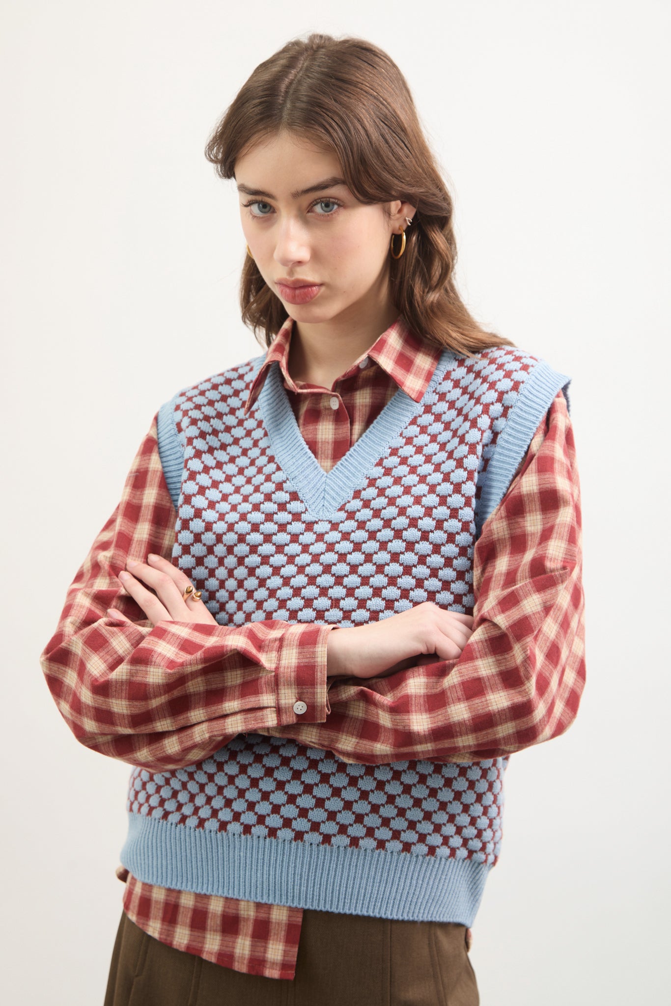 Blue and brown intarsia dots sweater vest_1