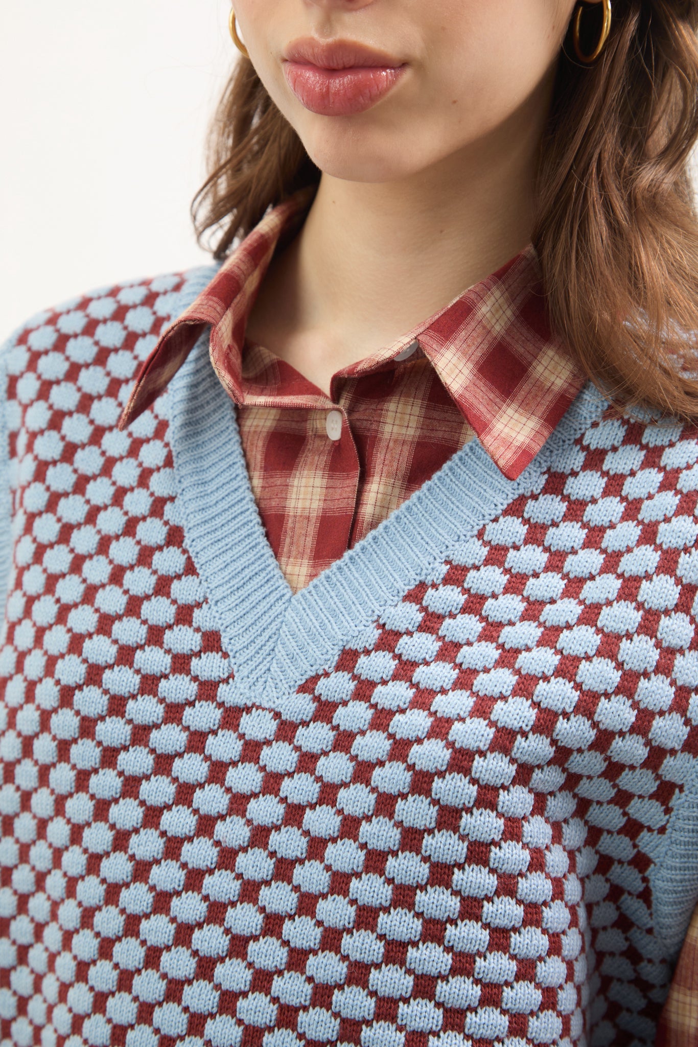Blue and brown intarsia dots sweater vest_3
