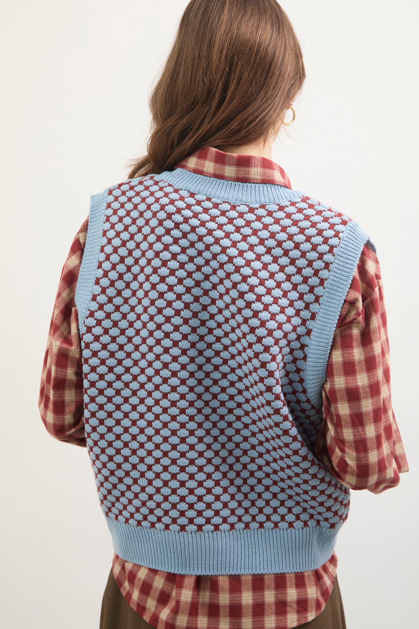 Blue and brown intarsia dots sweater vest_2
