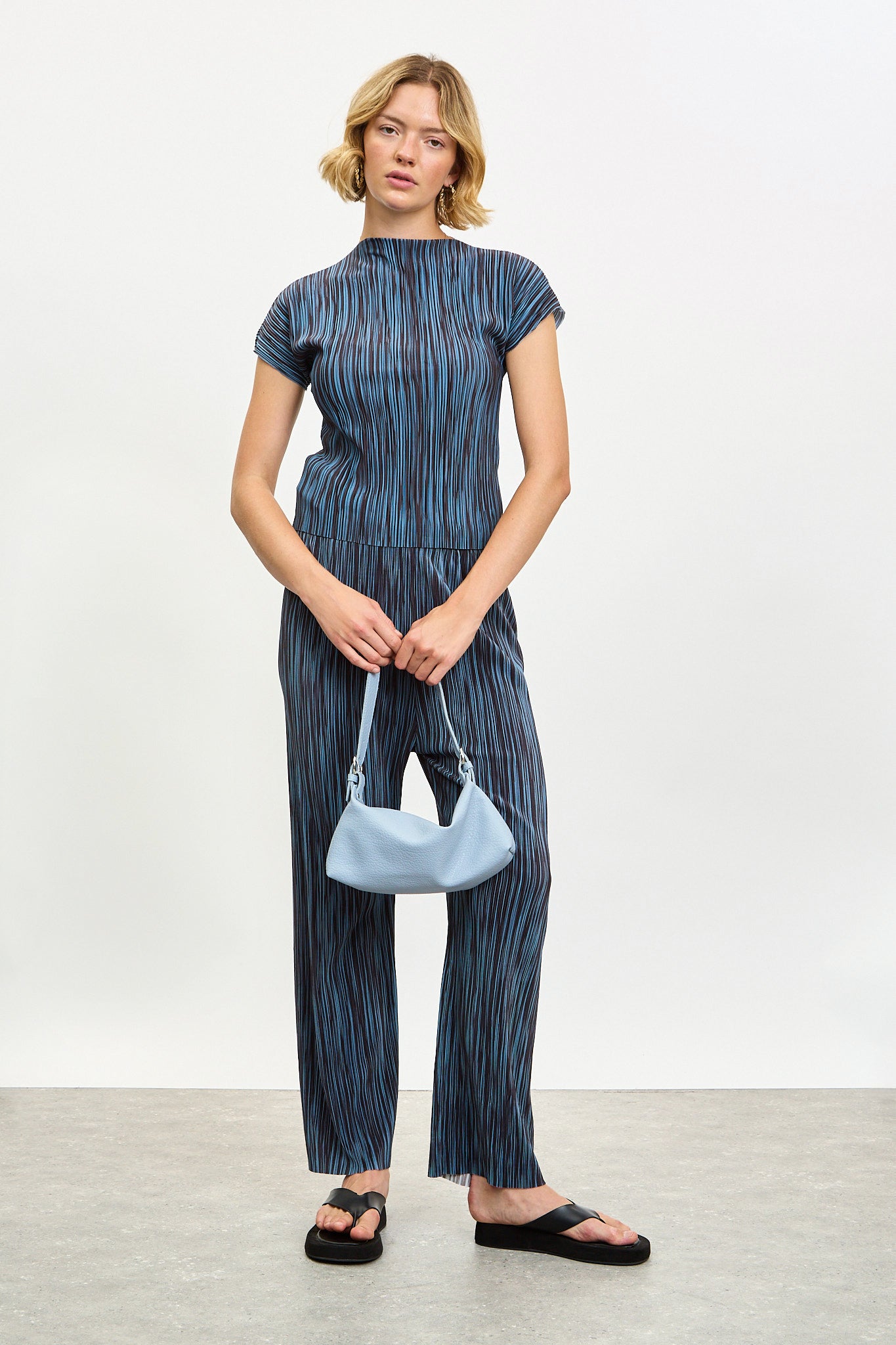 Blue and grey micro ribbed pleated top_4