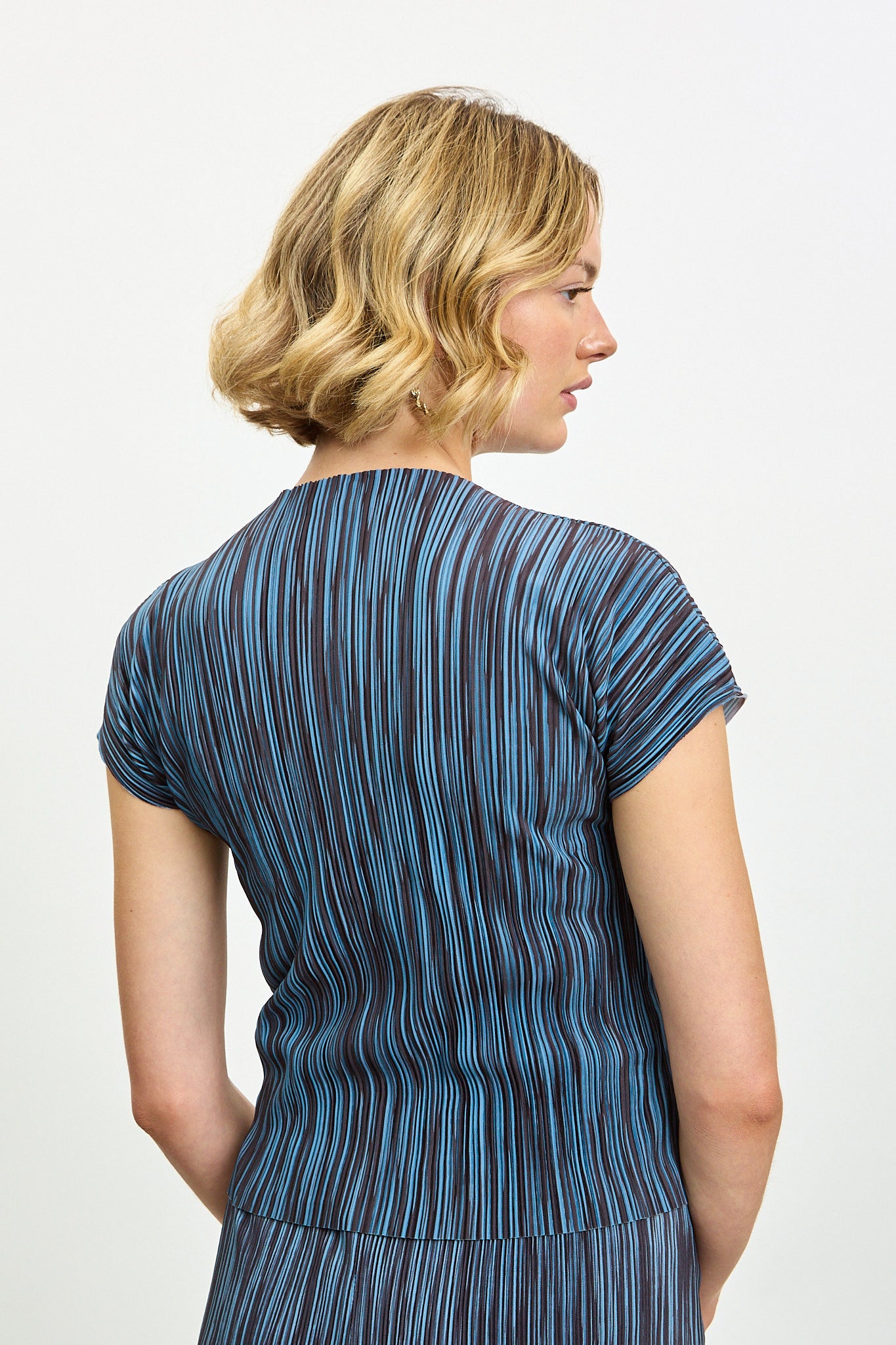 Blue and grey micro ribbed pleated top_2