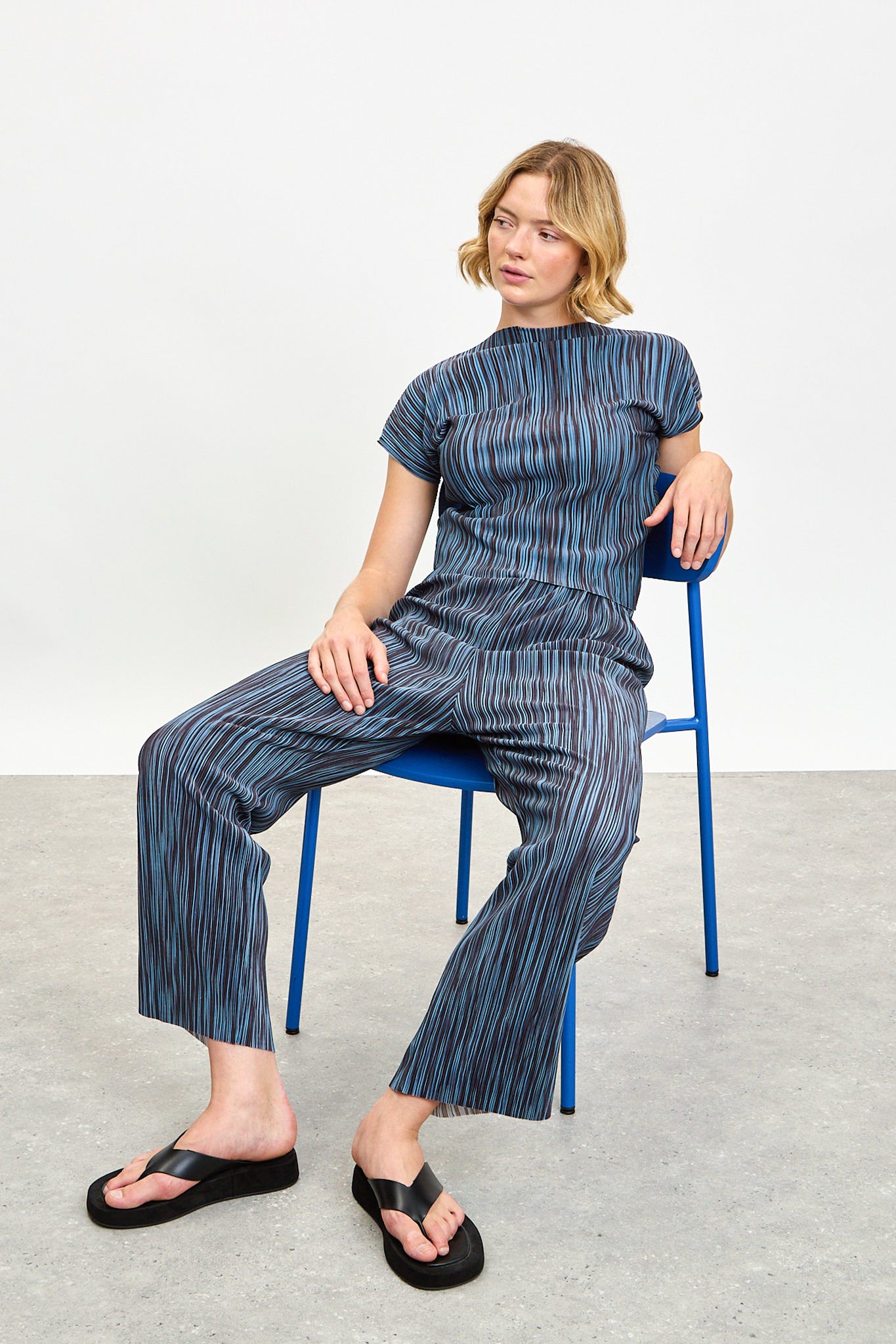 Blue and grey micro ribbed pleated top_5