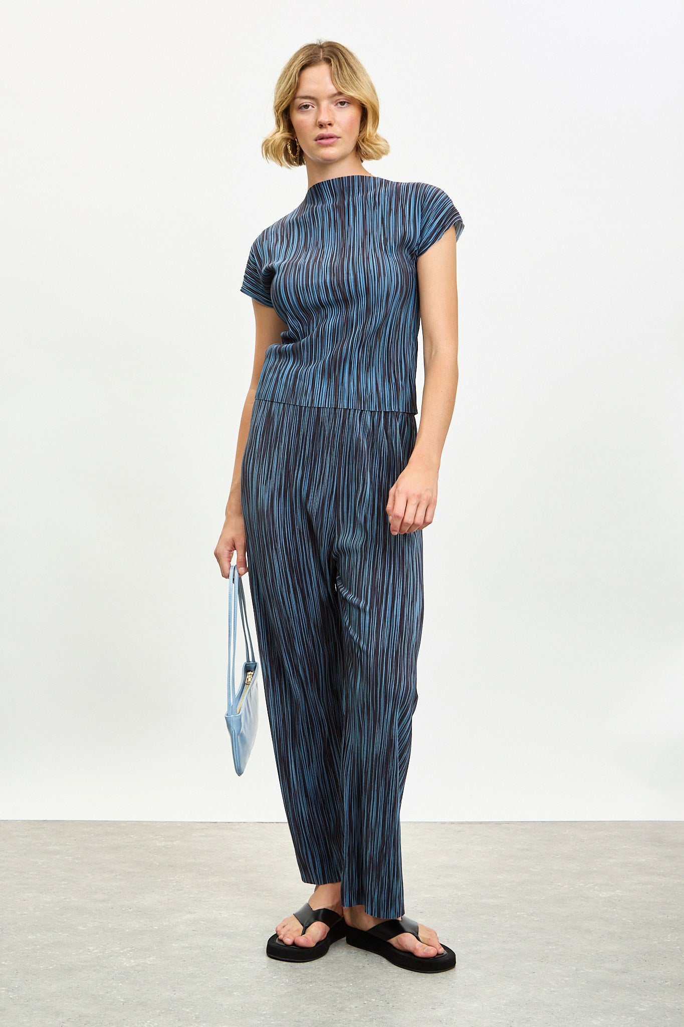 Blue and grey micro ribbed pleated trousers_4