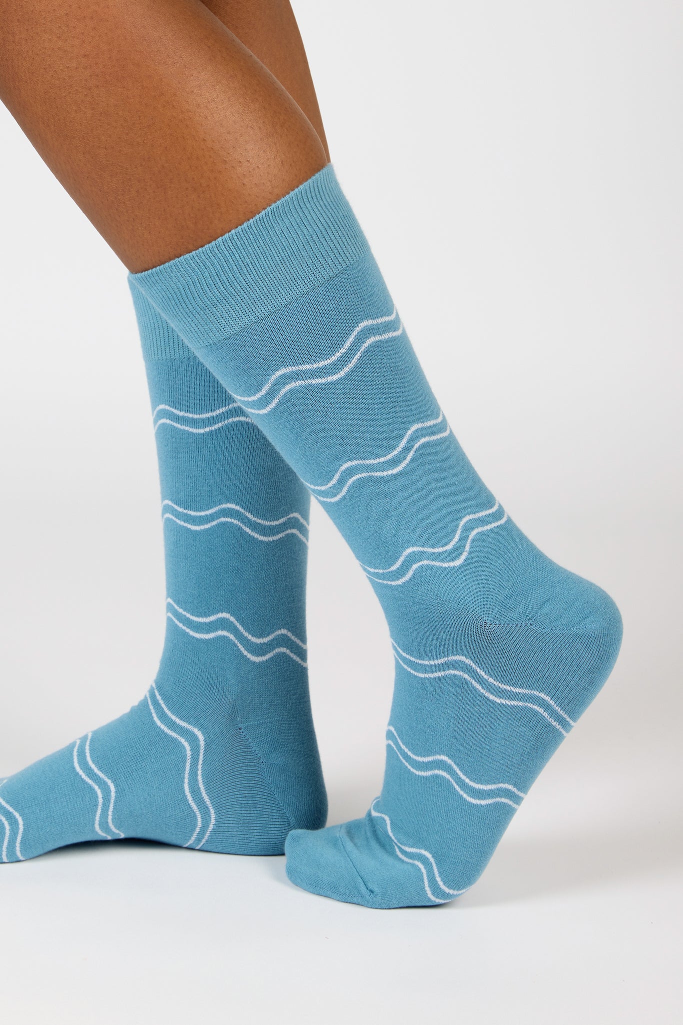 Blue and white double wave socks_3