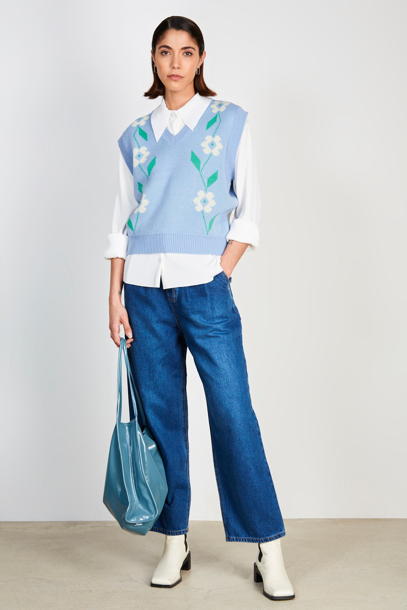 Blue and white intarsia large floral sweater vest_4