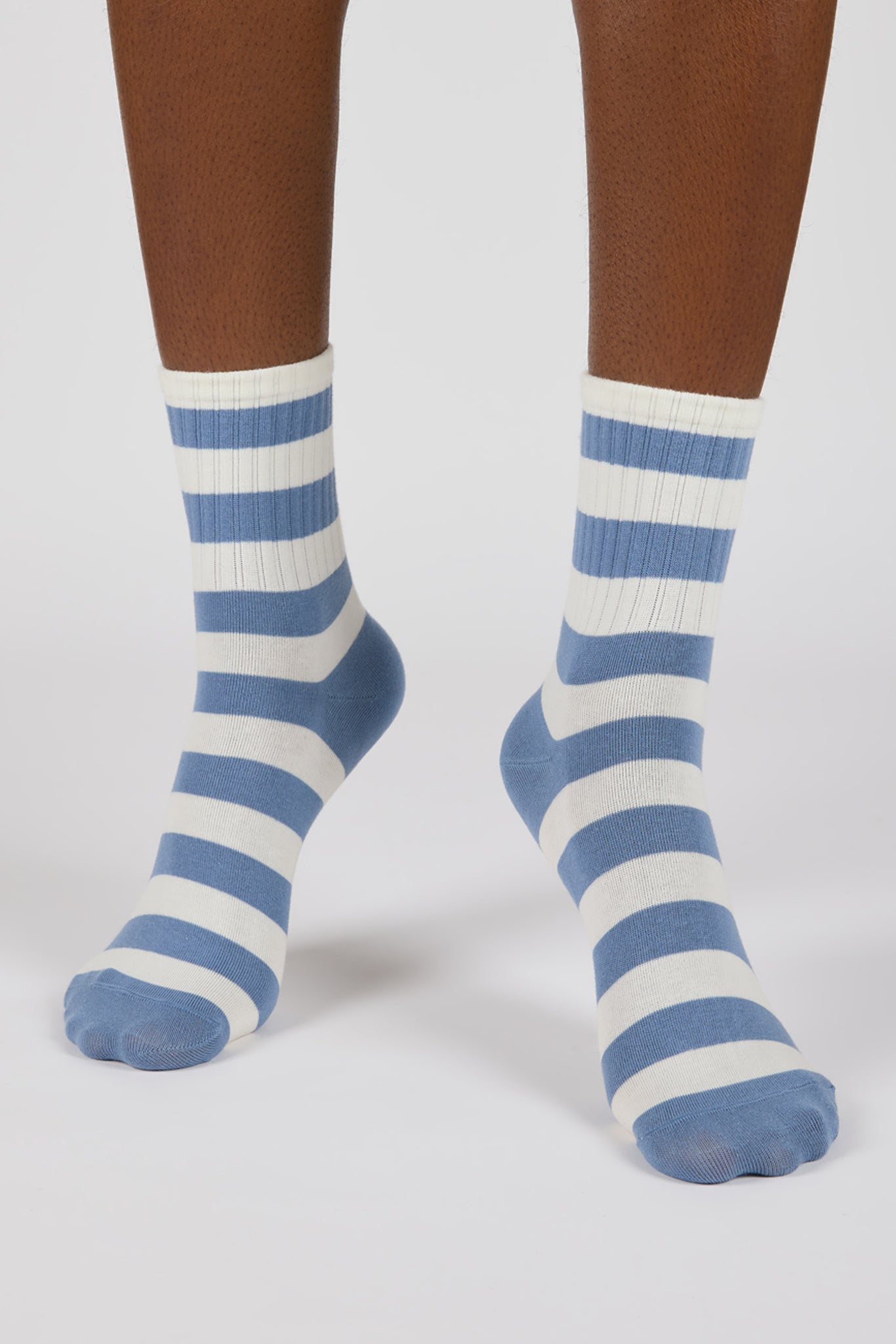 Blue and white stripe tiny smiley face socks_4