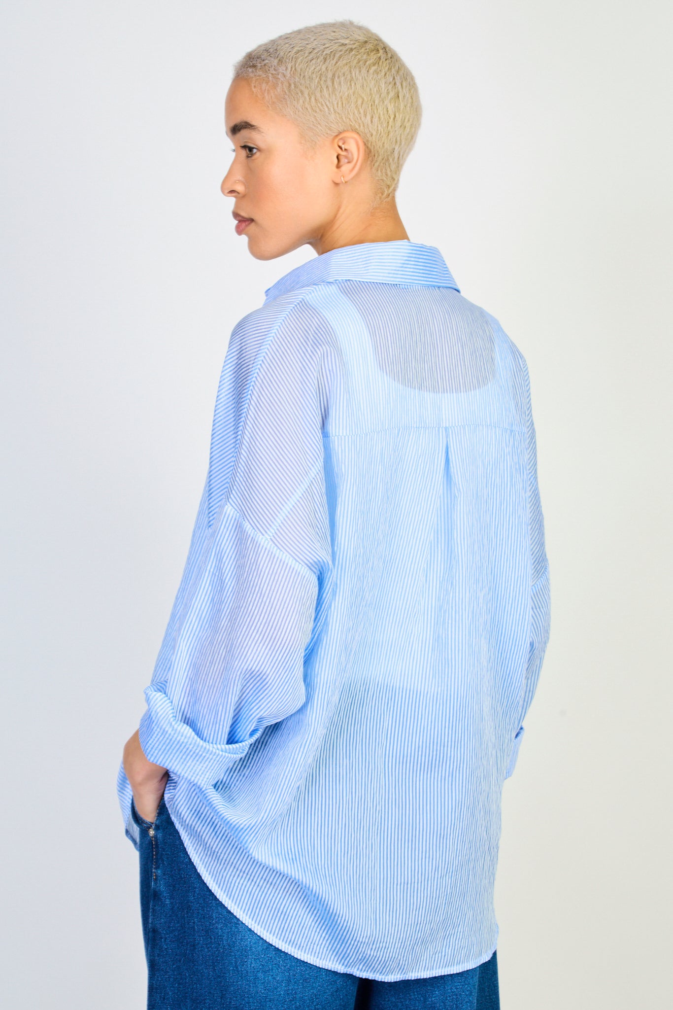 Blue and white thin striped relaxed fit shirt_3