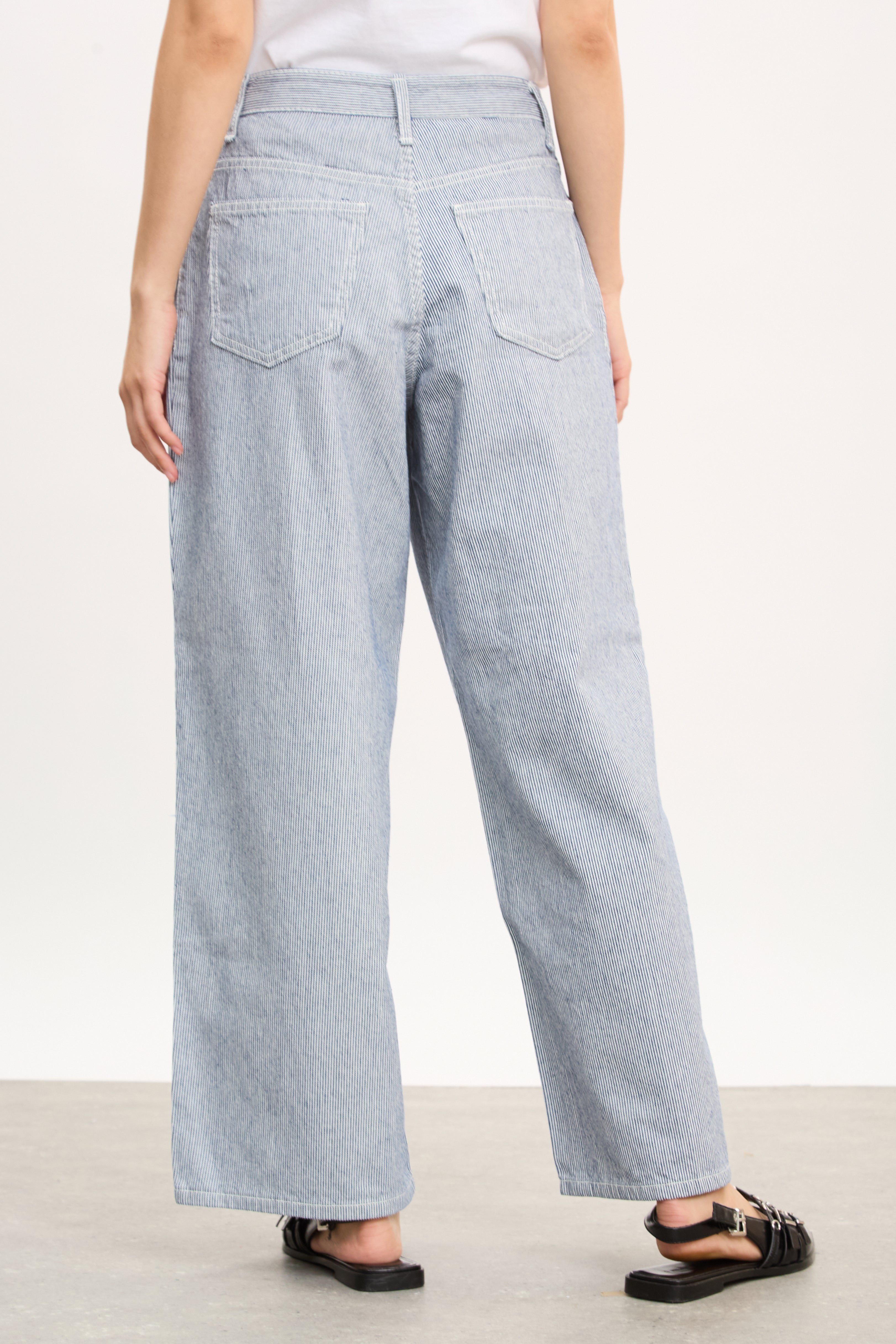 Blue and white vertical striped pleated jeans_2