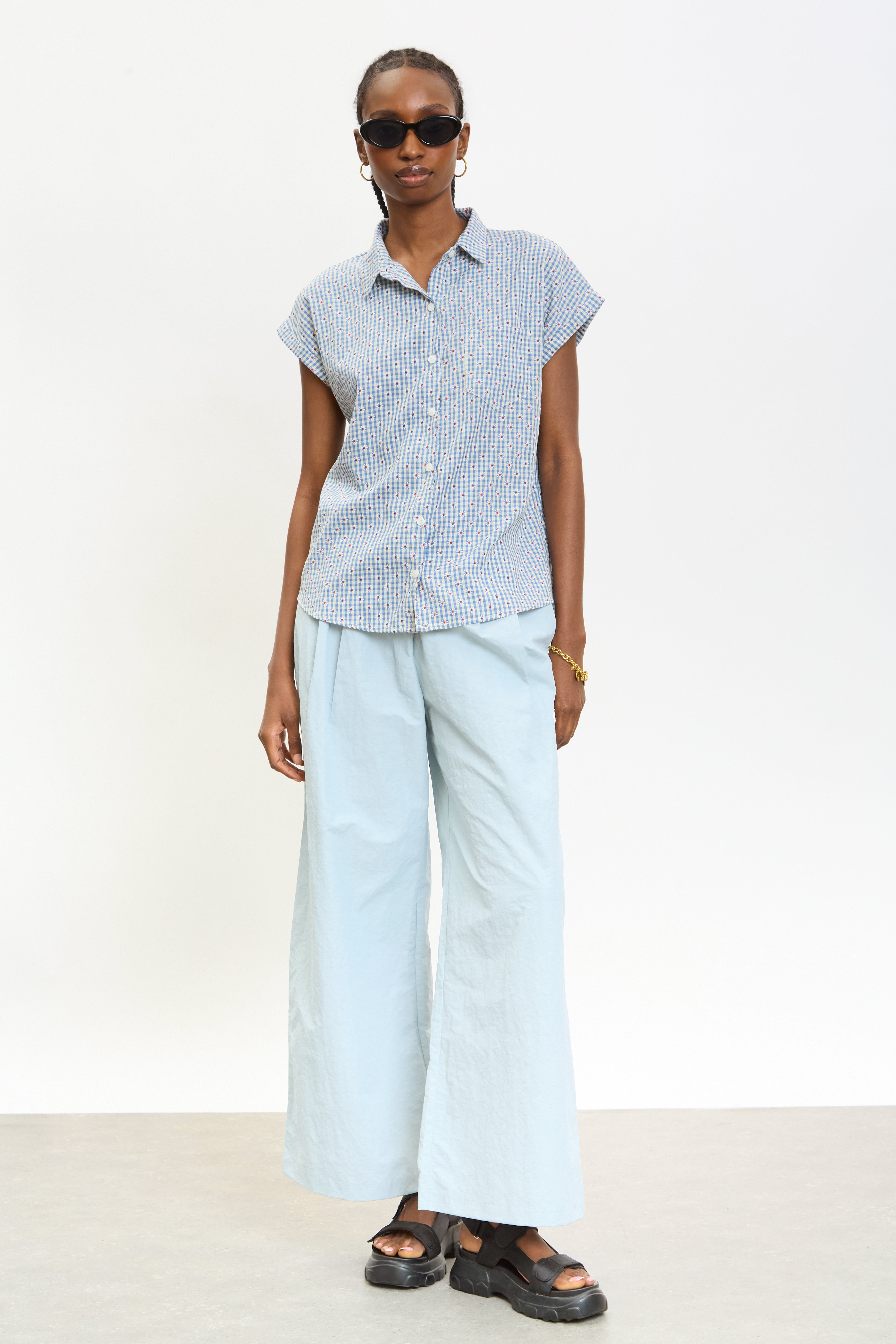 Blue daisy gingham short sleeved shirt_4