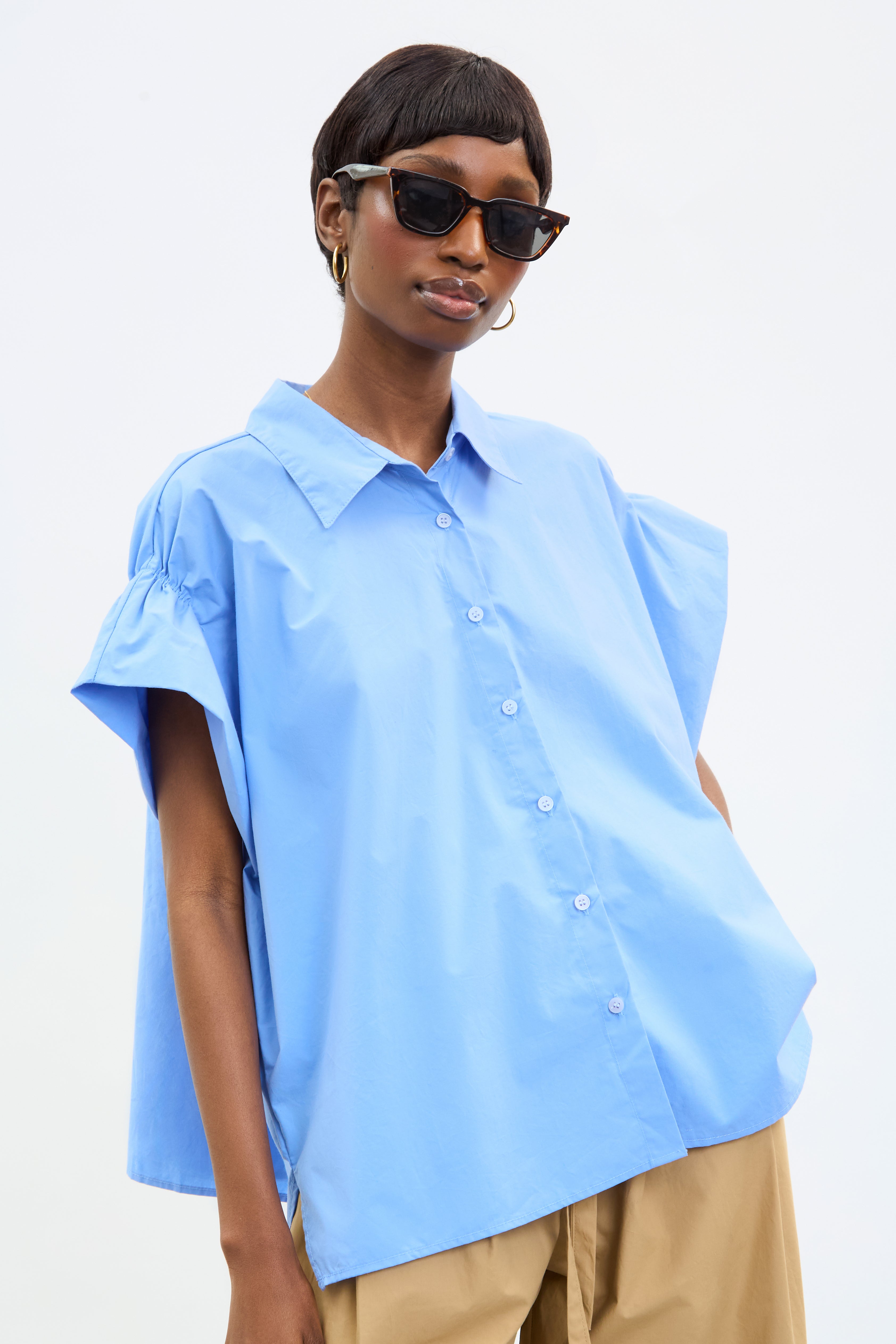 Blue gathered shoulder short sleeved shirt_1