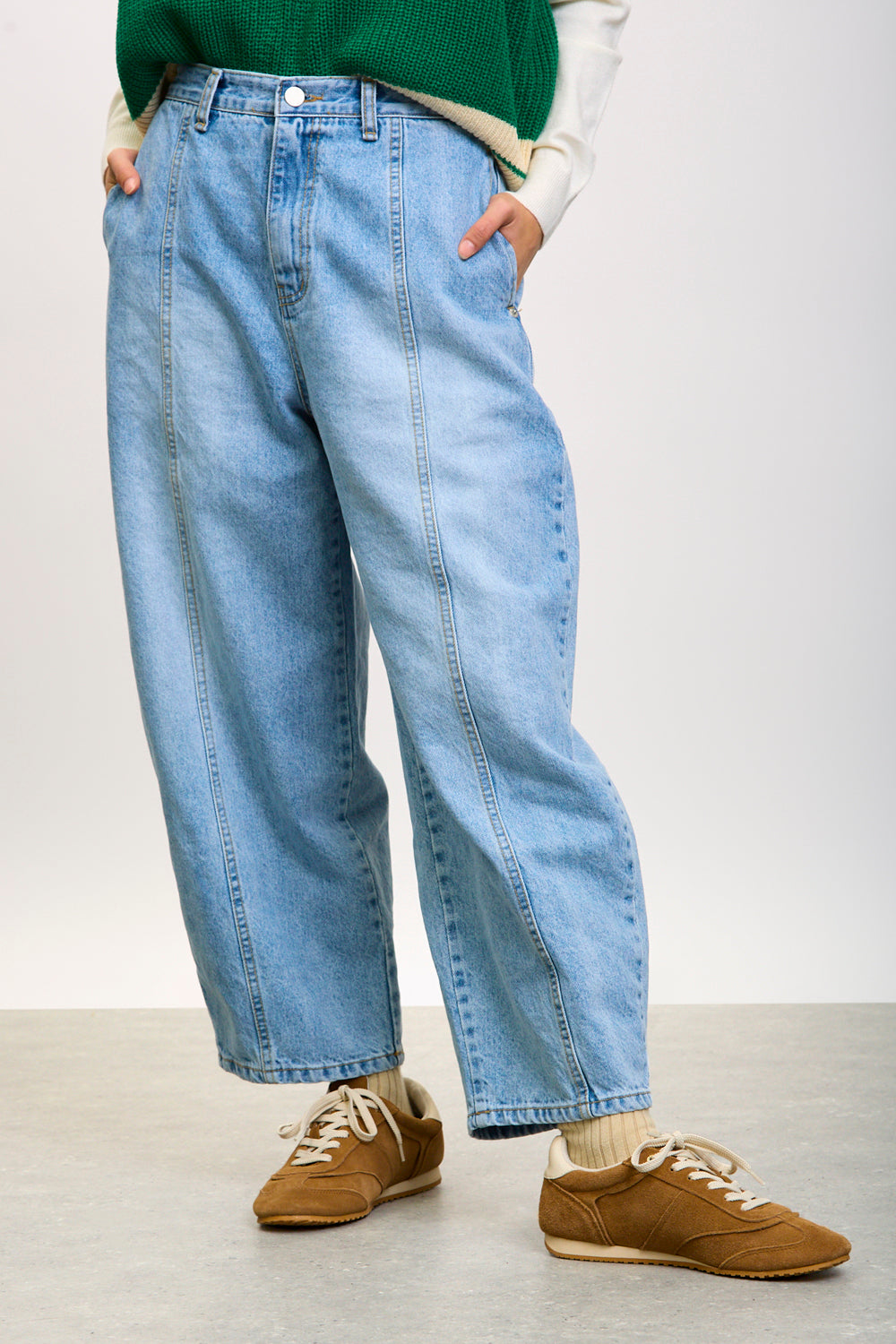 Blue seamed barrel leg jeans_1