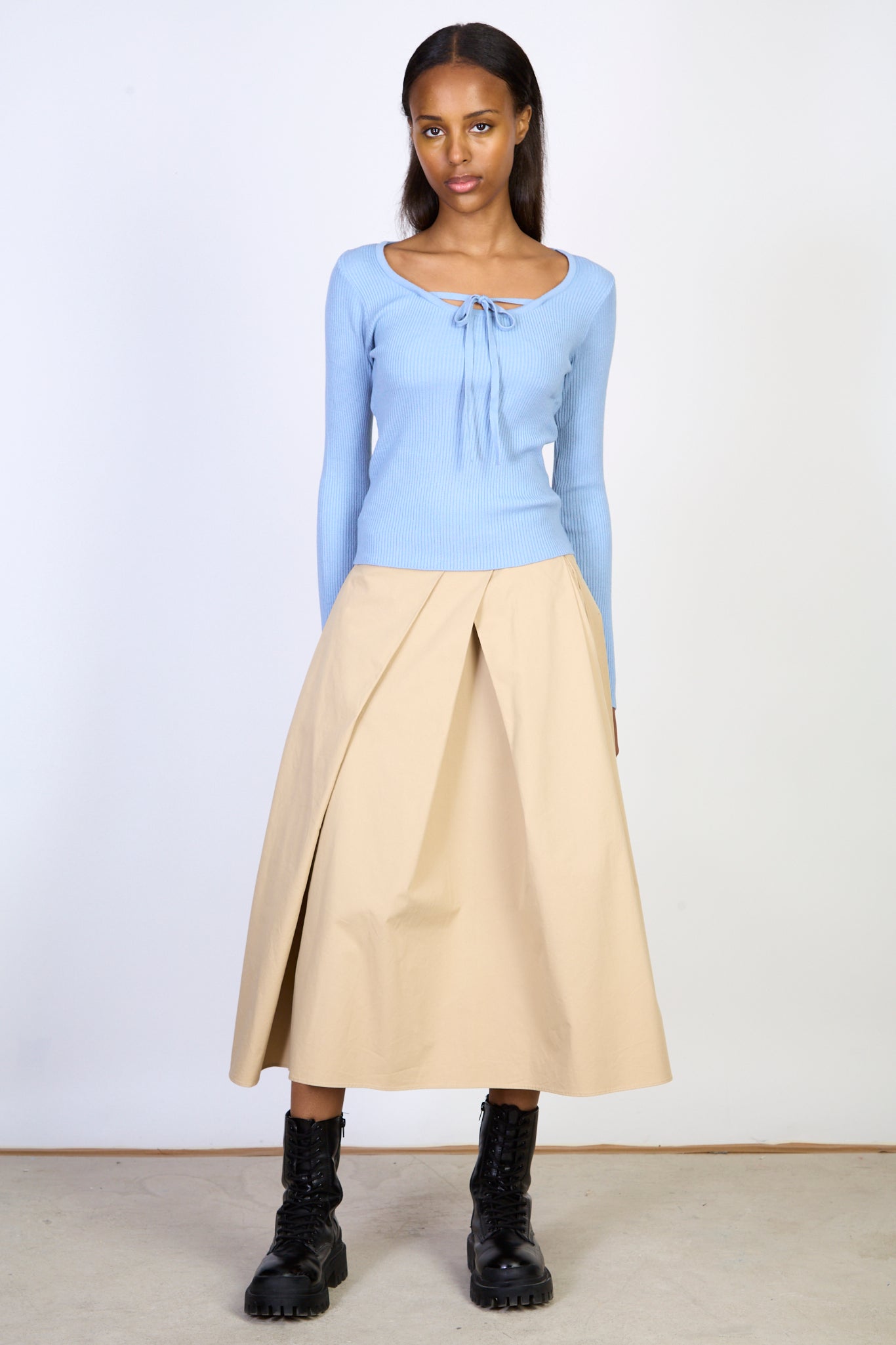 Blue tie neck ribbed knit top_4