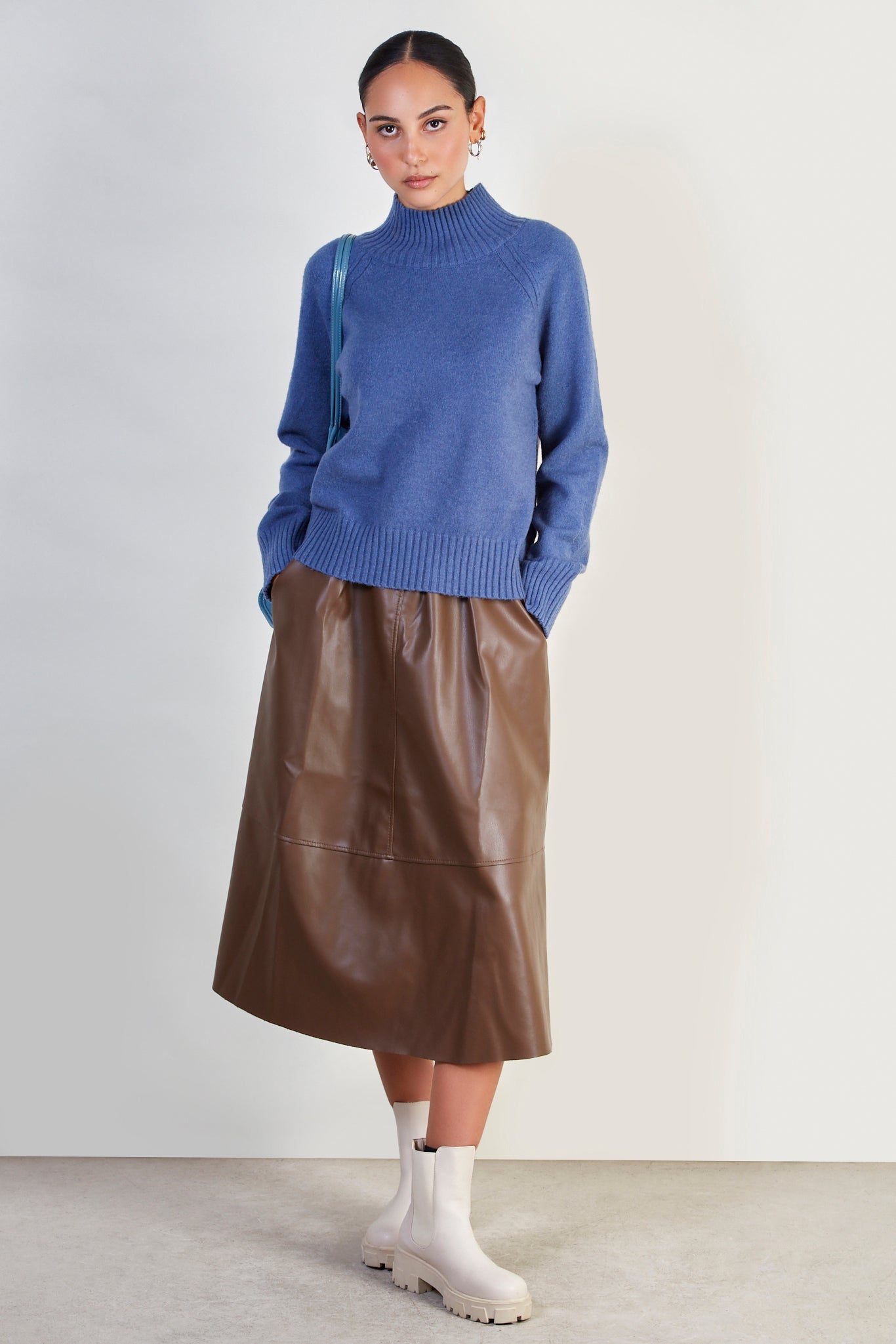 Blue cashmere blend ribbed neck jumper_2