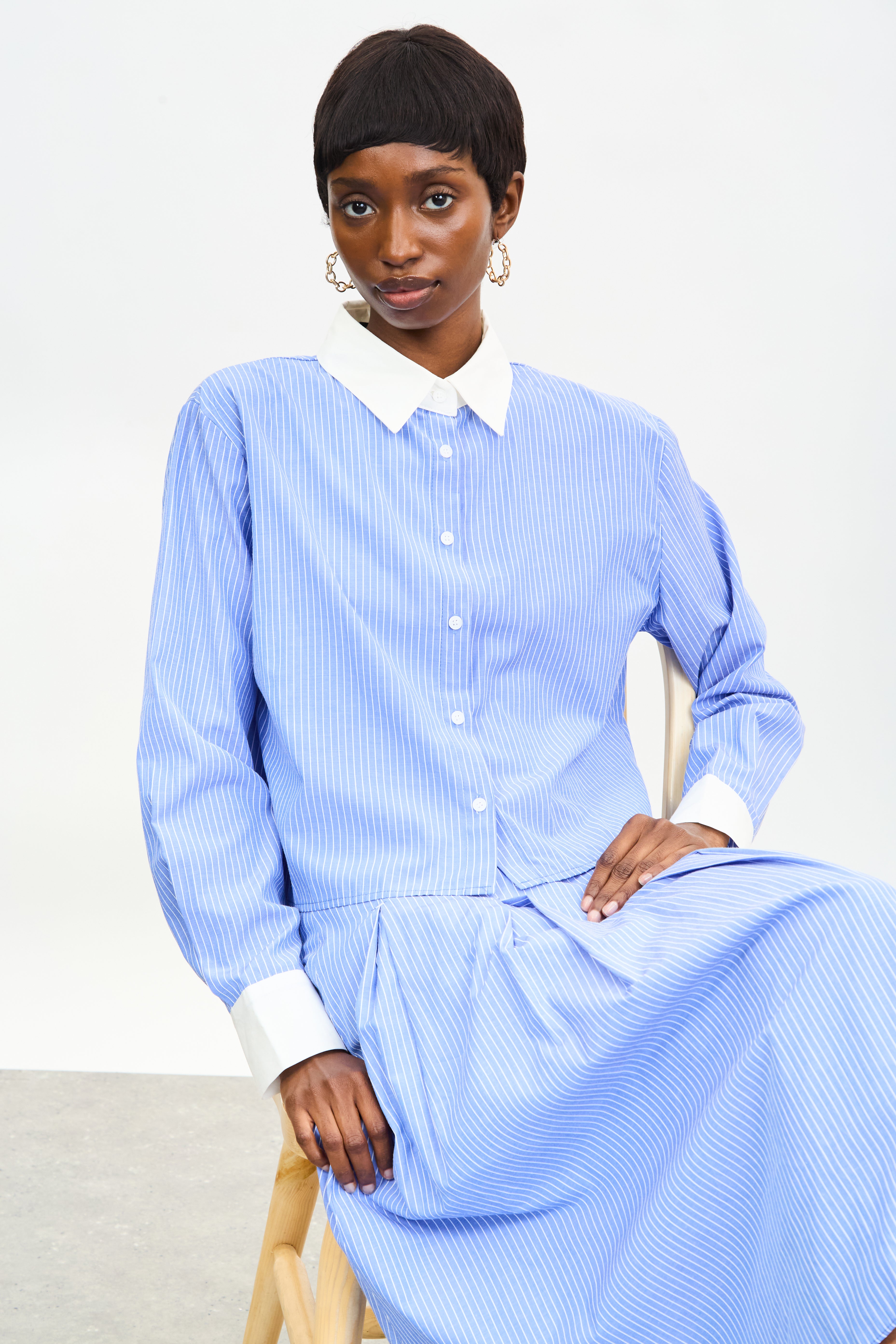 Bright blue and white stripe contrast collar shirt_5